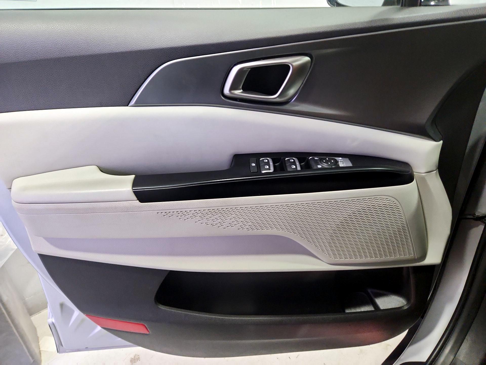 Thumbnail: 2023 Kia Carnival - 12