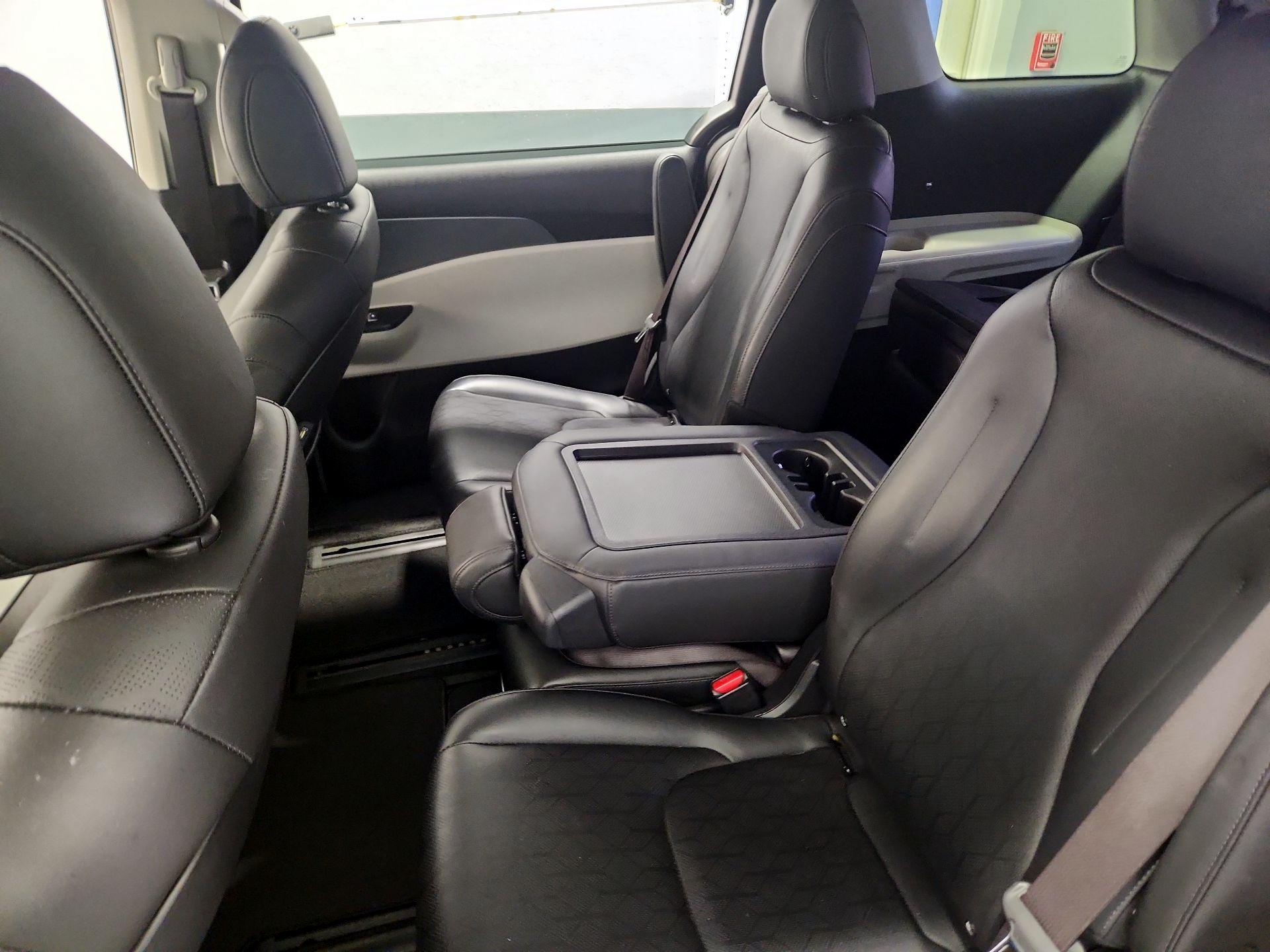 Thumbnail: 2023 Kia Carnival - 19