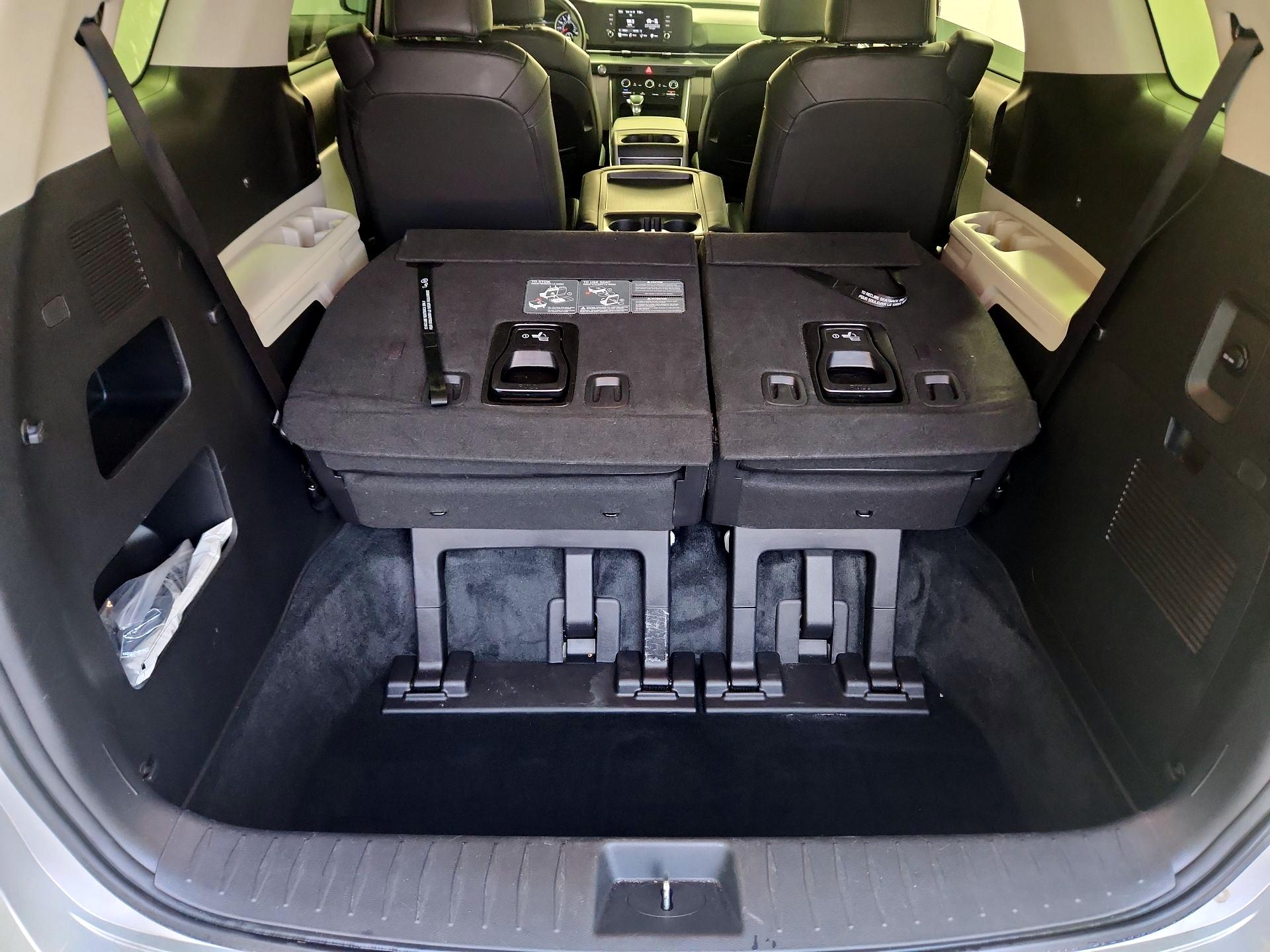 Thumbnail: 2023 Kia Carnival - 20