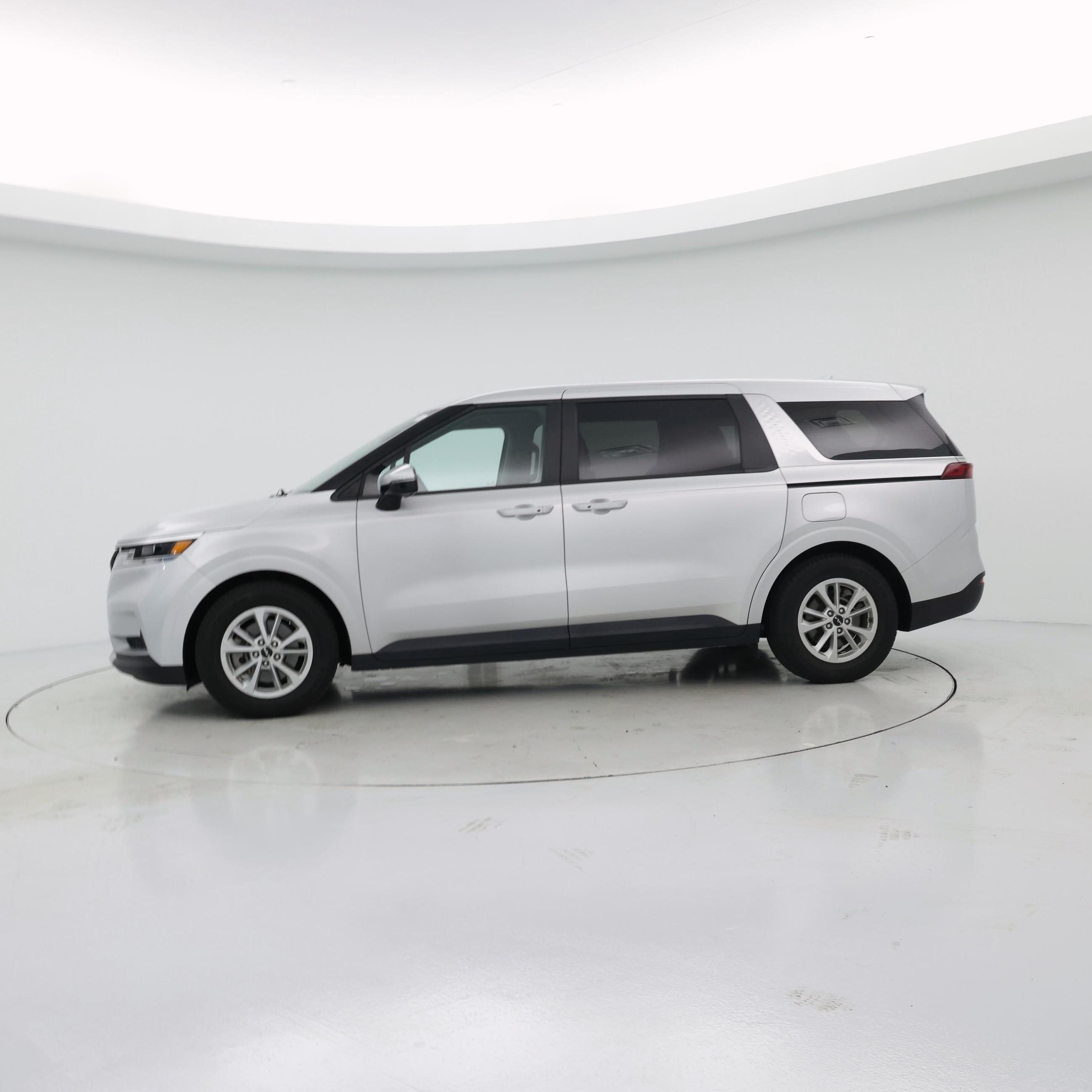 Thumbnail: 2023 Kia Carnival - 3