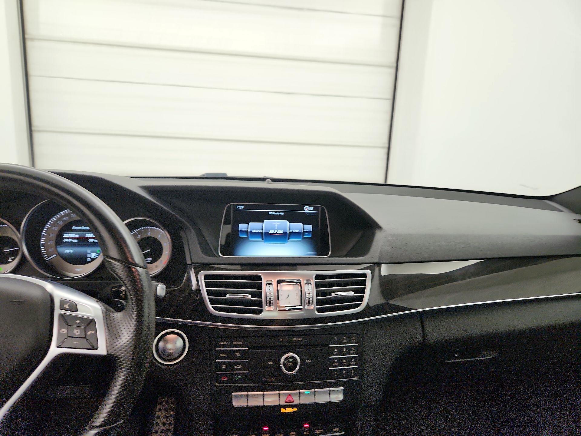 Thumbnail: 2016 Mercedes-Benz E-Class - 9