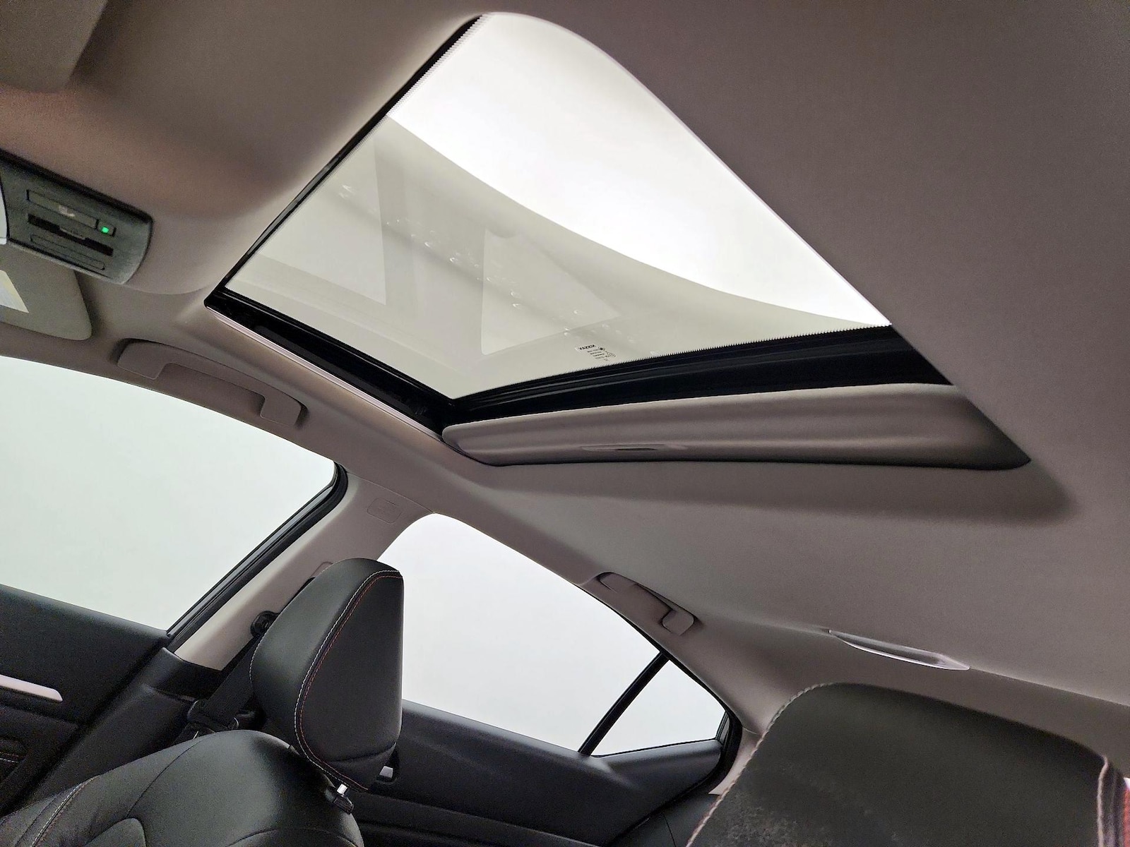 Sunroof(s) & Overhead Airbags