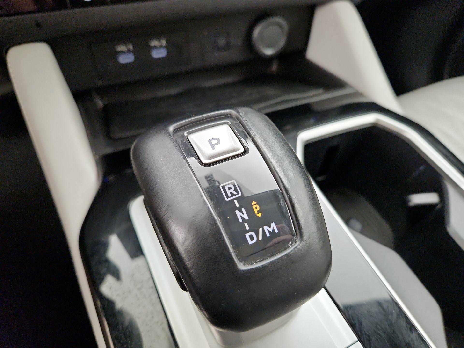 Thumbnail: 2025 Mitsubishi Outlander - 18