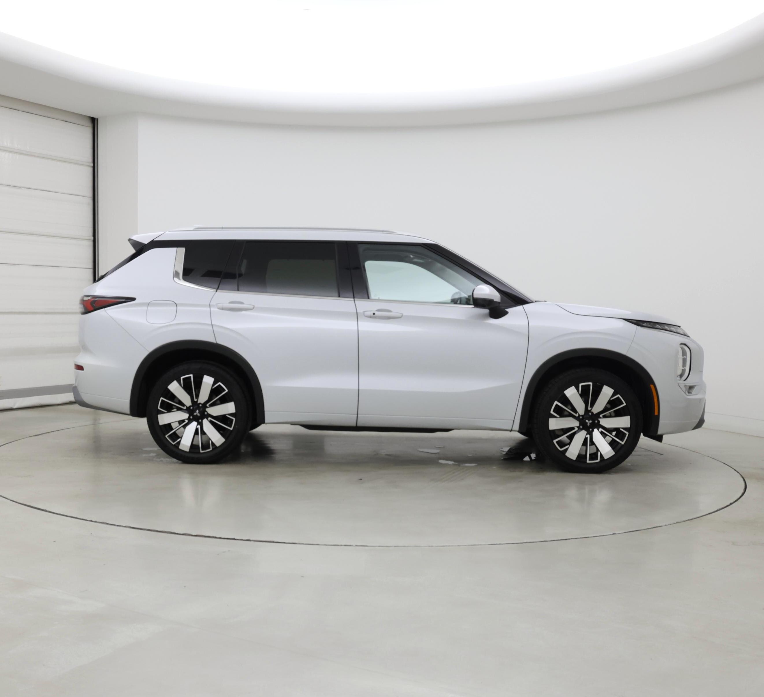 Thumbnail: 2025 Mitsubishi Outlander - 7