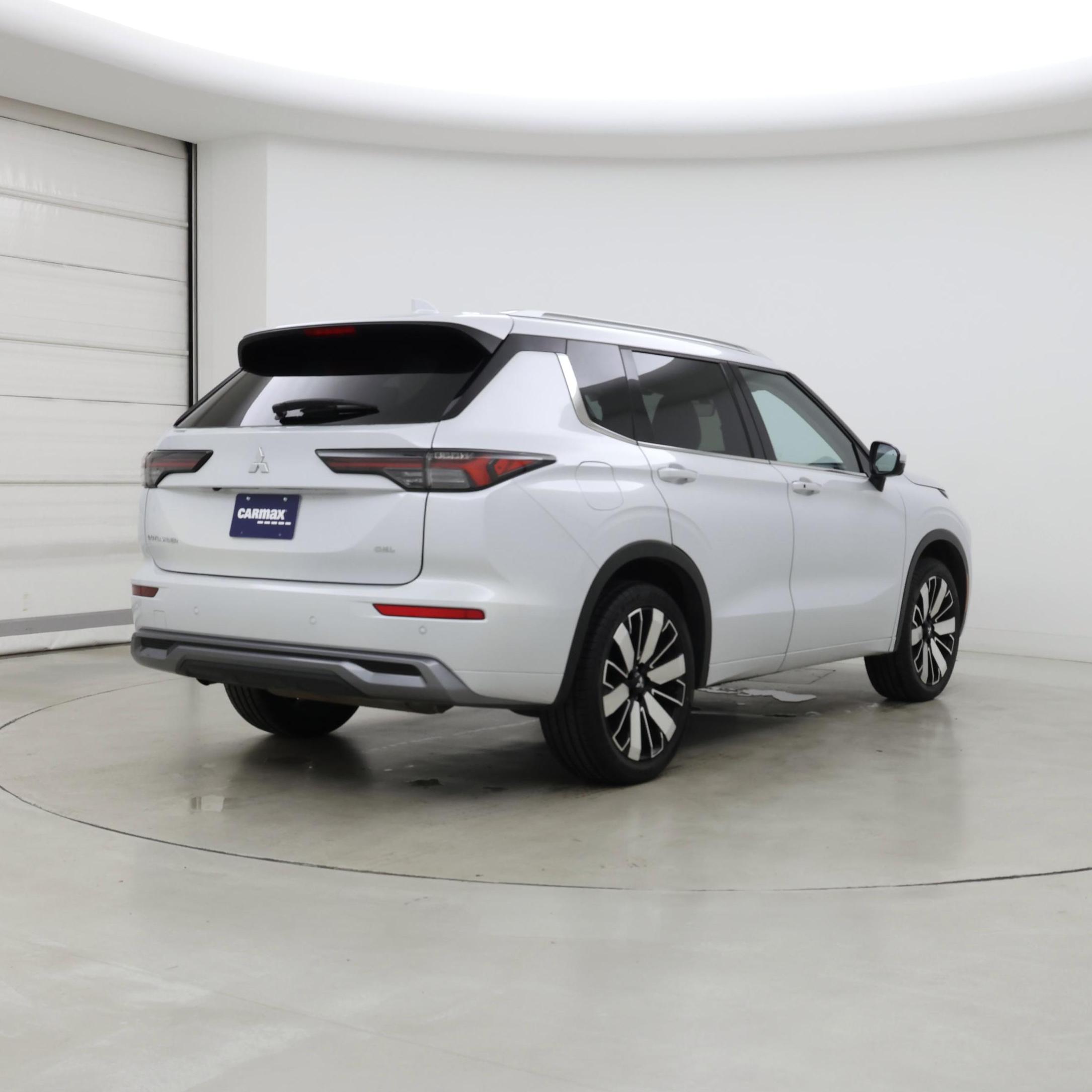 Thumbnail: 2025 Mitsubishi Outlander - 8