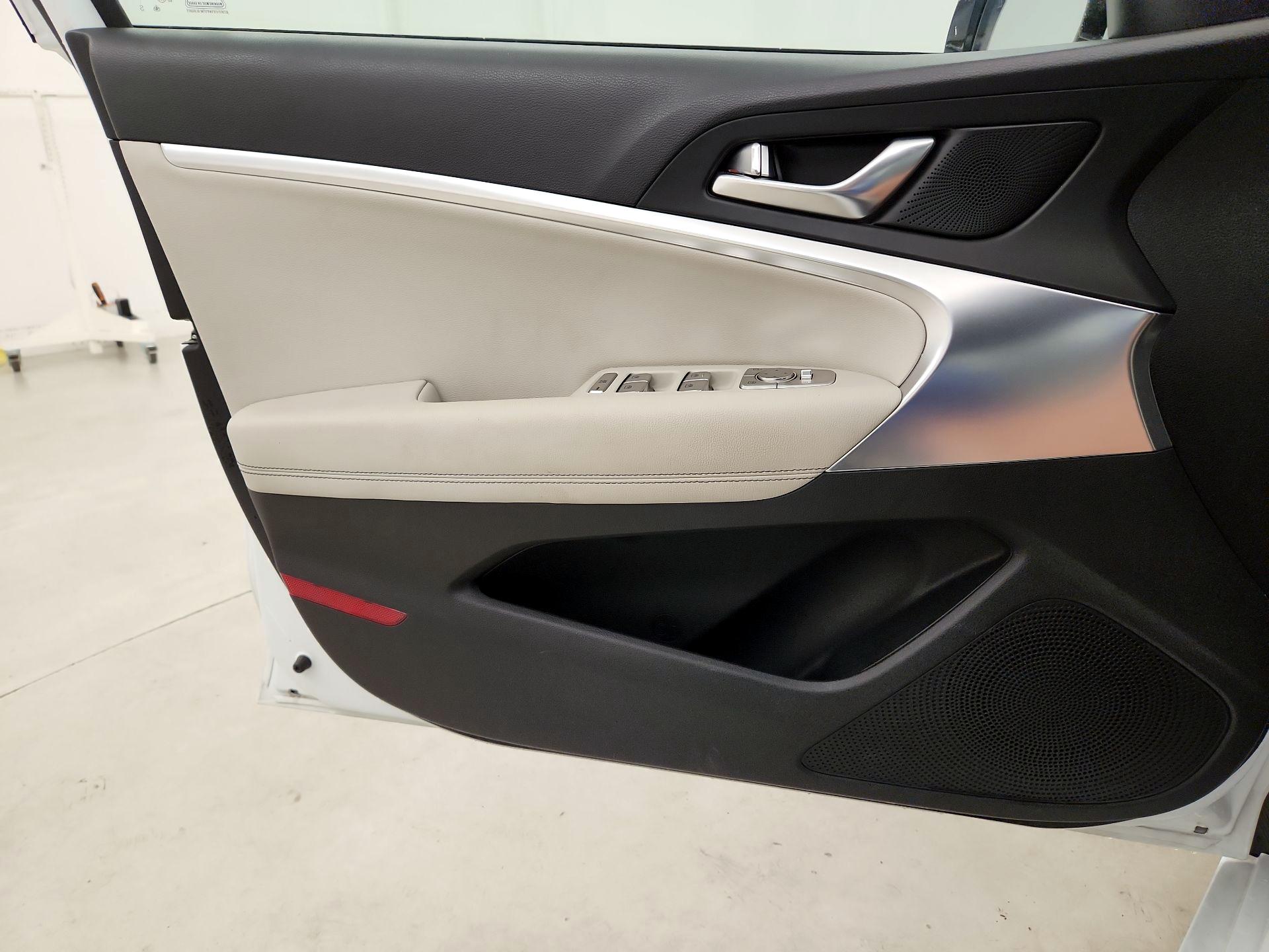 Thumbnail: 2025 Genesis G70 - 12