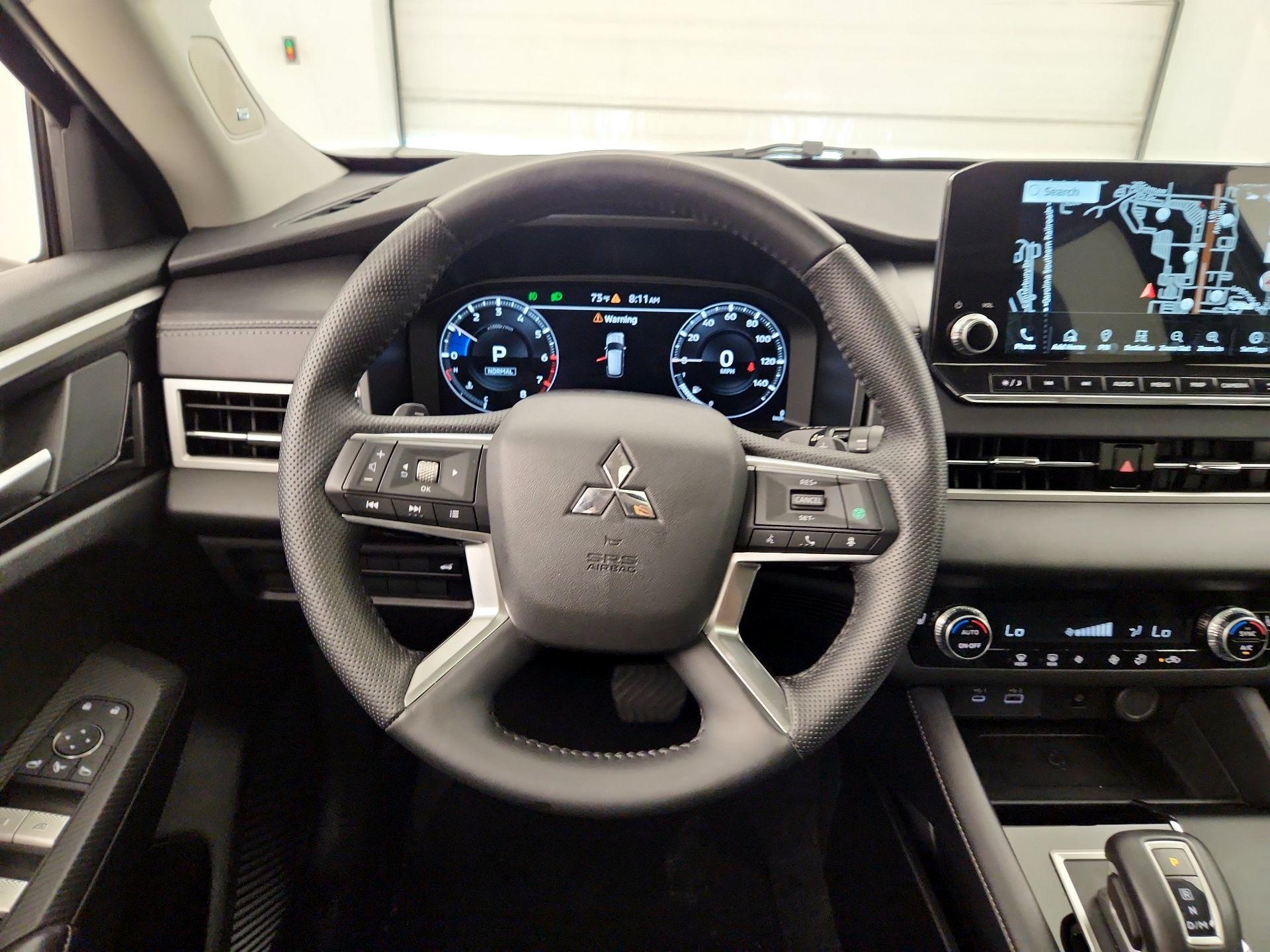 Thumbnail: 2024 Mitsubishi Outlander - 10