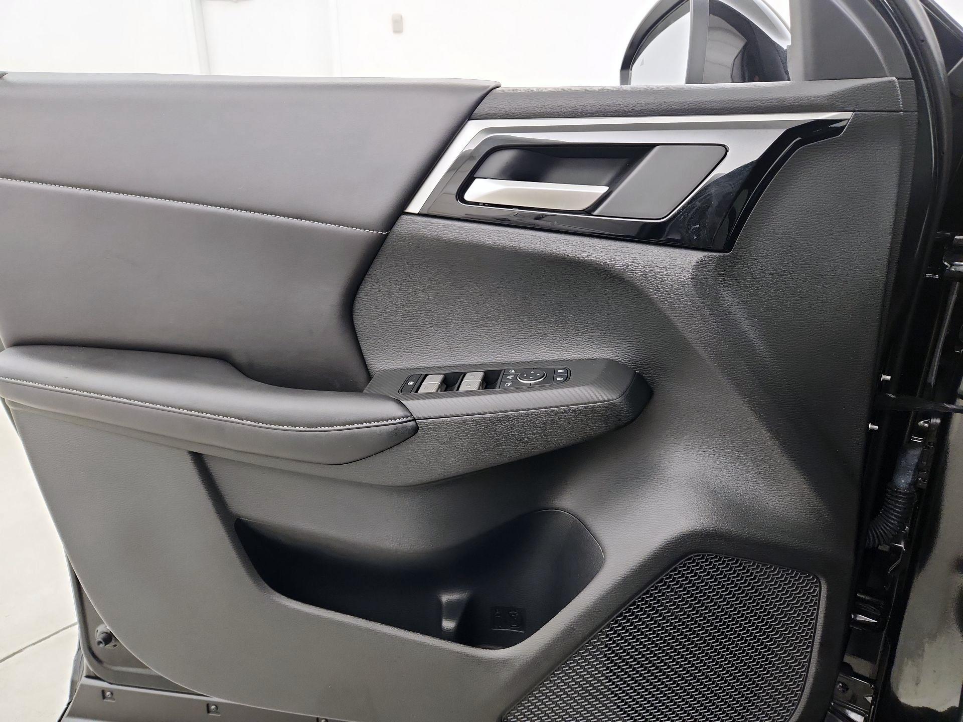 Thumbnail: 2024 Mitsubishi Outlander - 12