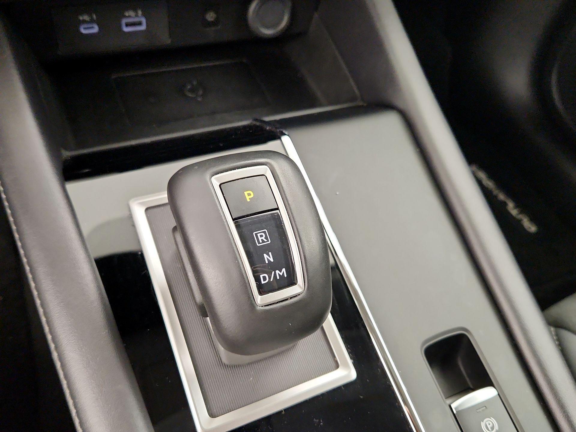 Thumbnail: 2024 Mitsubishi Outlander - 18