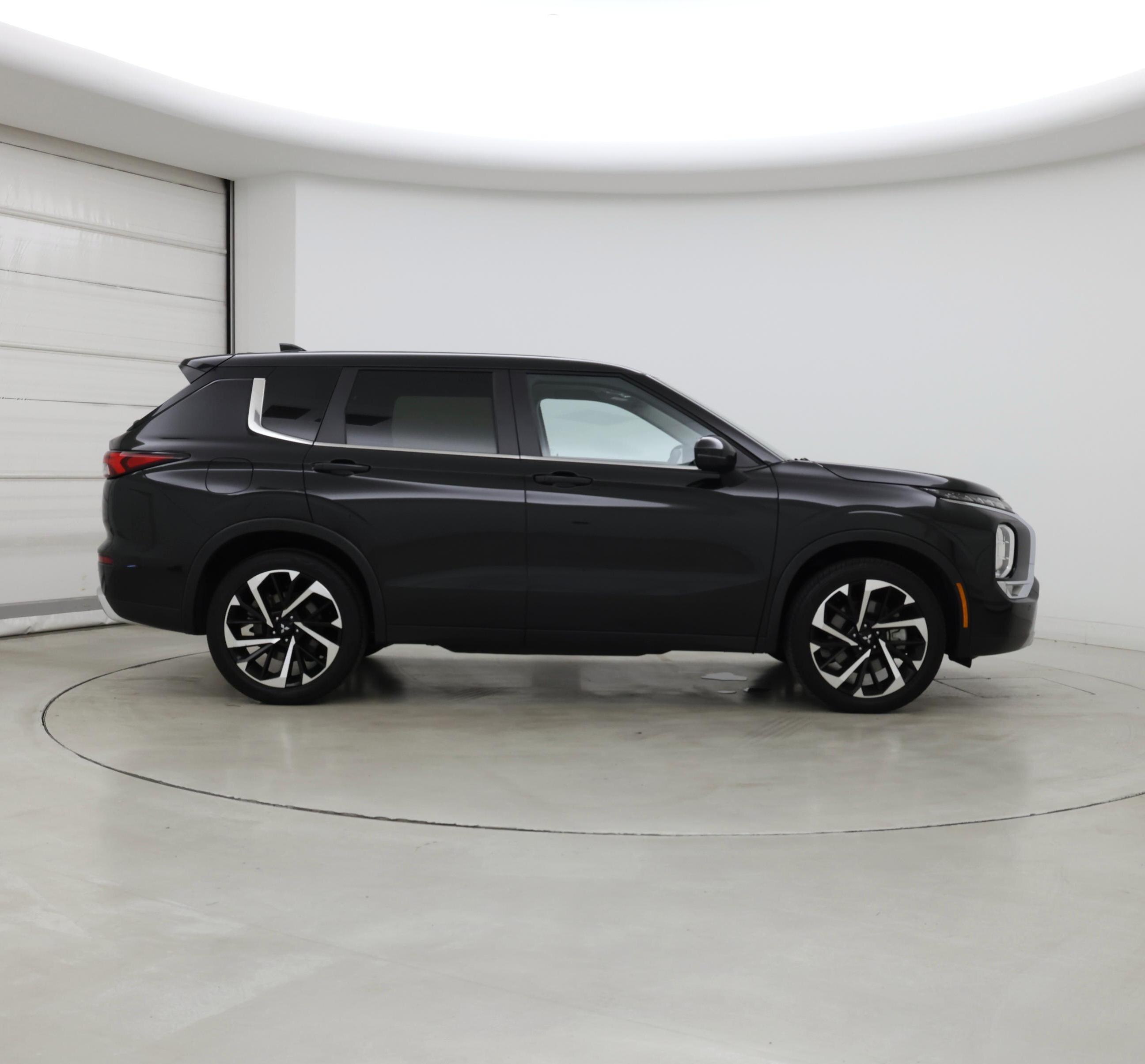 Thumbnail: 2024 Mitsubishi Outlander - 7