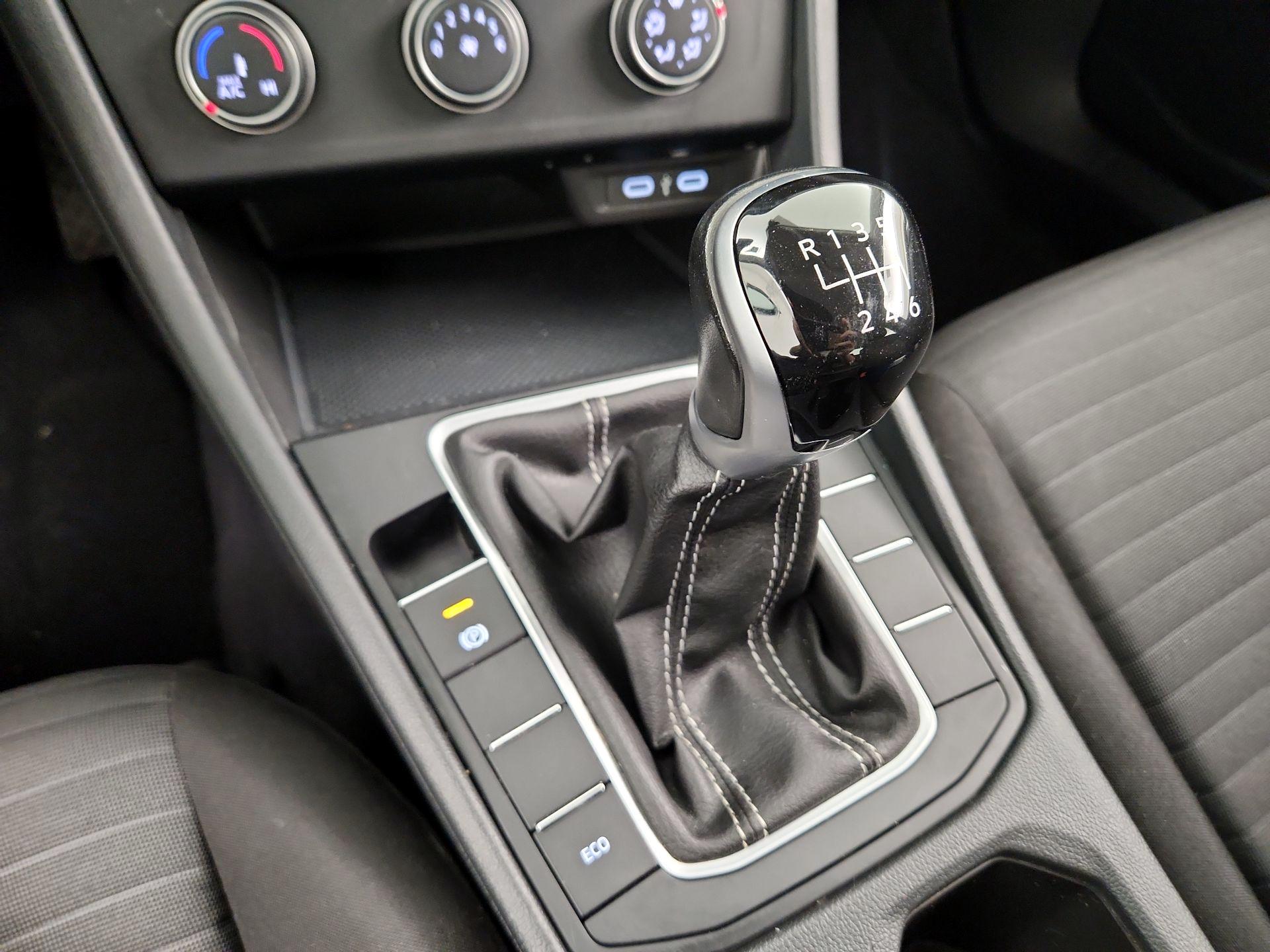 Thumbnail: 2024 Volkswagen Jetta - 17