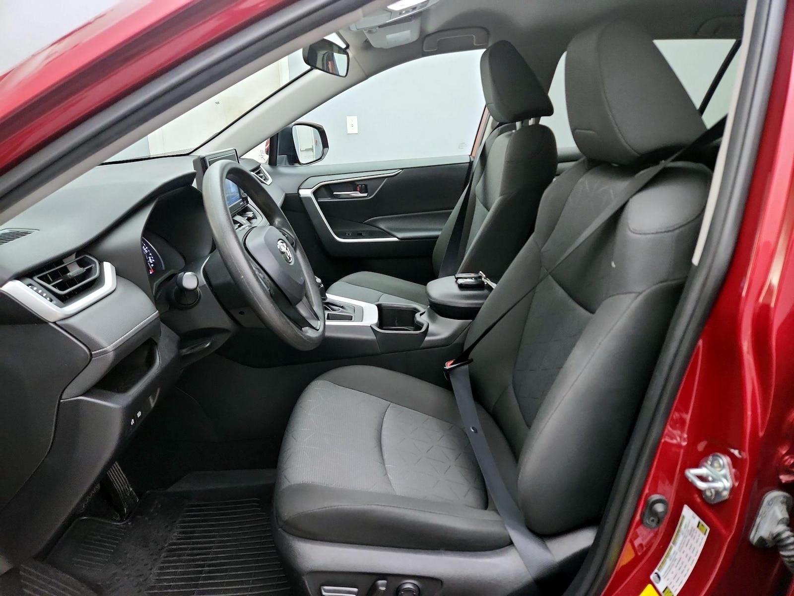 2022 Toyota RAV4 XLE - Photo 12