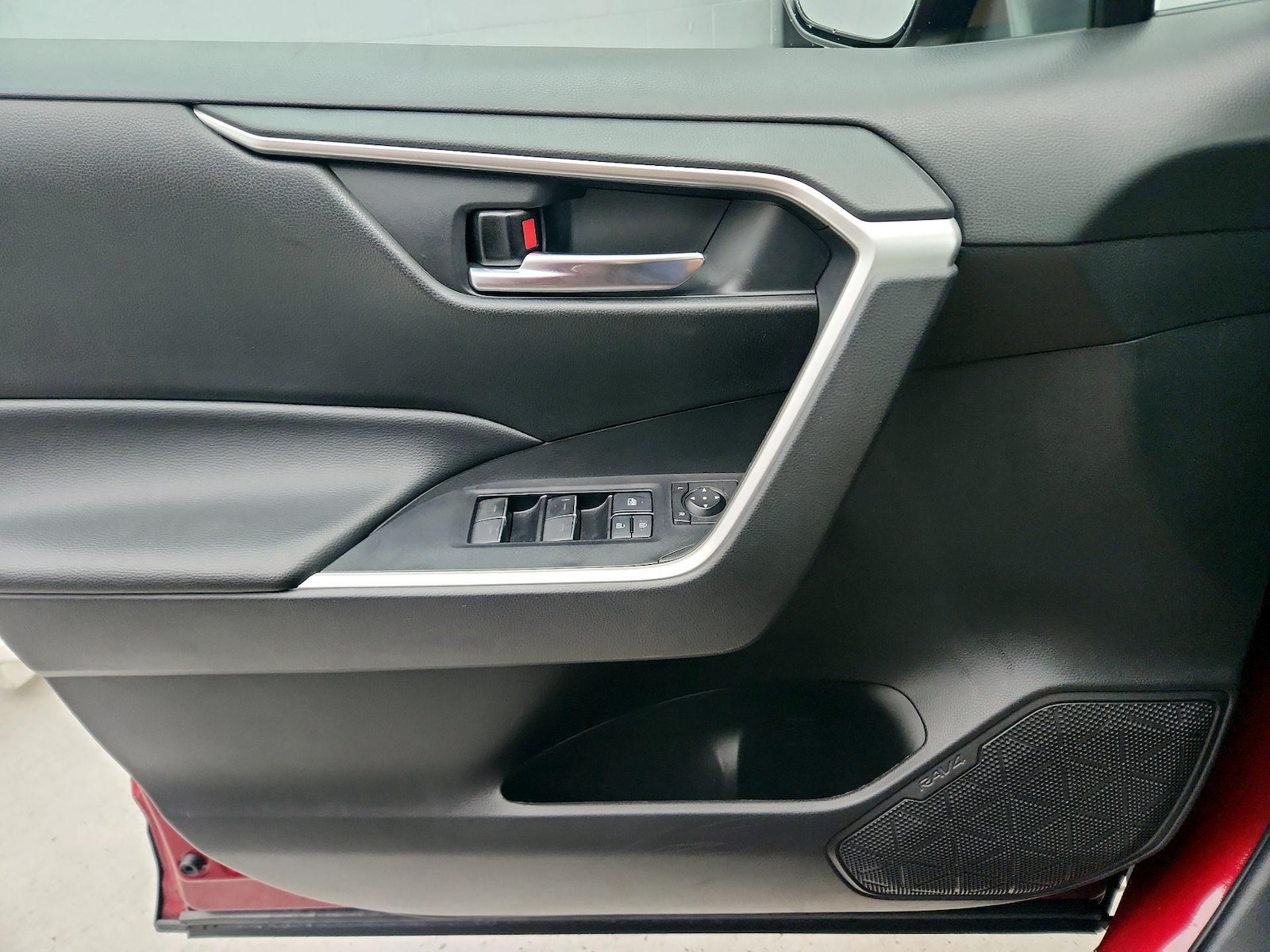 2022 Toyota RAV4 XLE - Photo 13