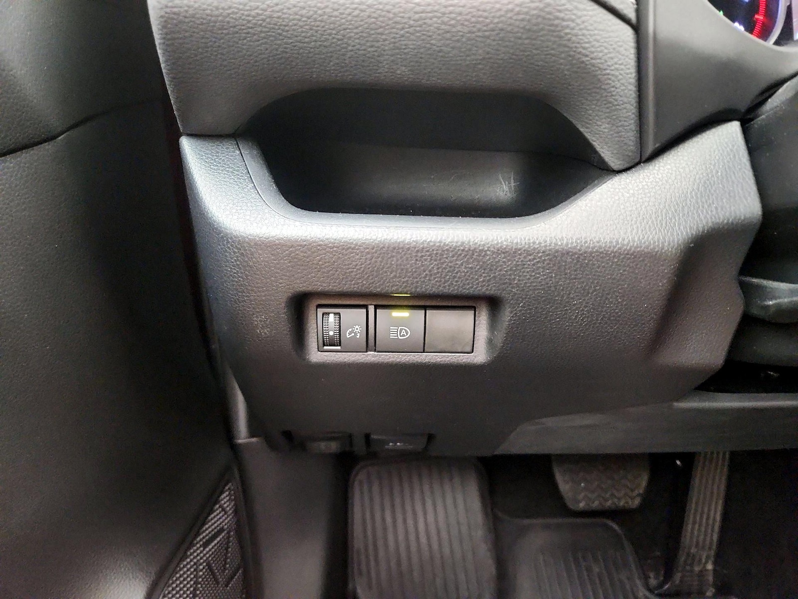 2022 Toyota RAV4 XLE - Photo 14