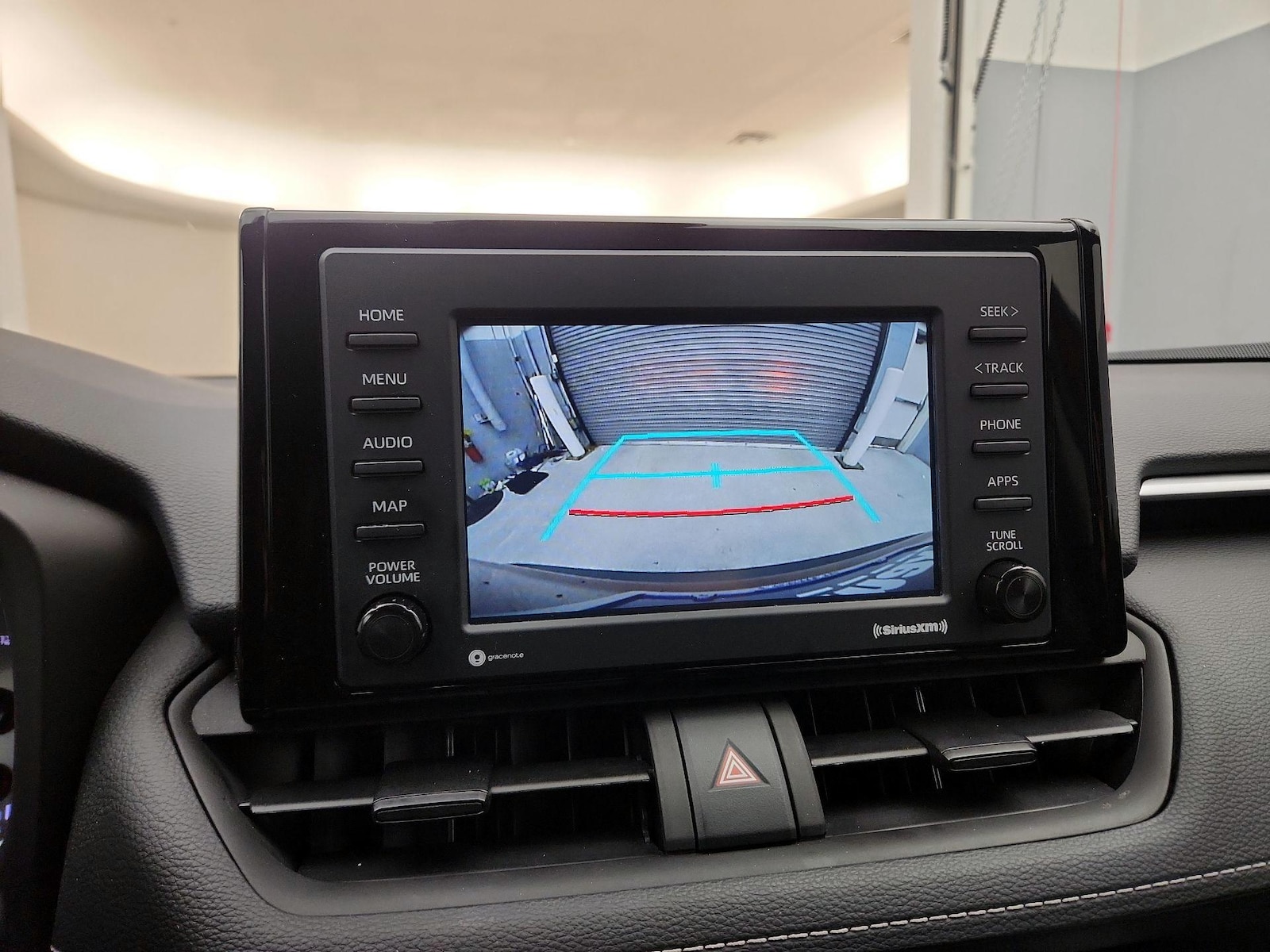 2022 Toyota RAV4 XLE - Photo 15