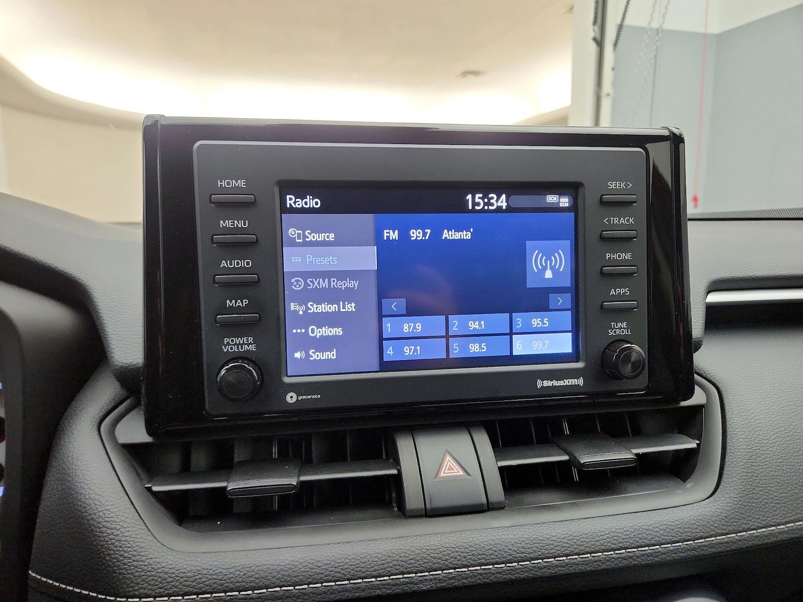 2022 Toyota RAV4 XLE - Photo 16
