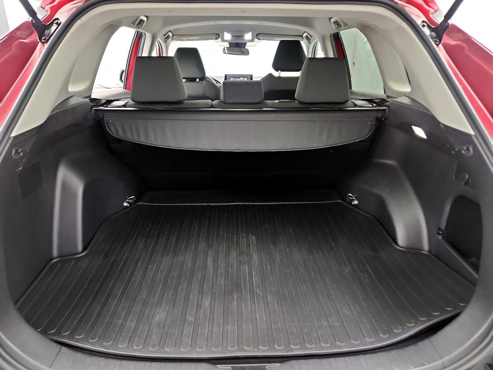 2022 Toyota RAV4 XLE - Photo 21