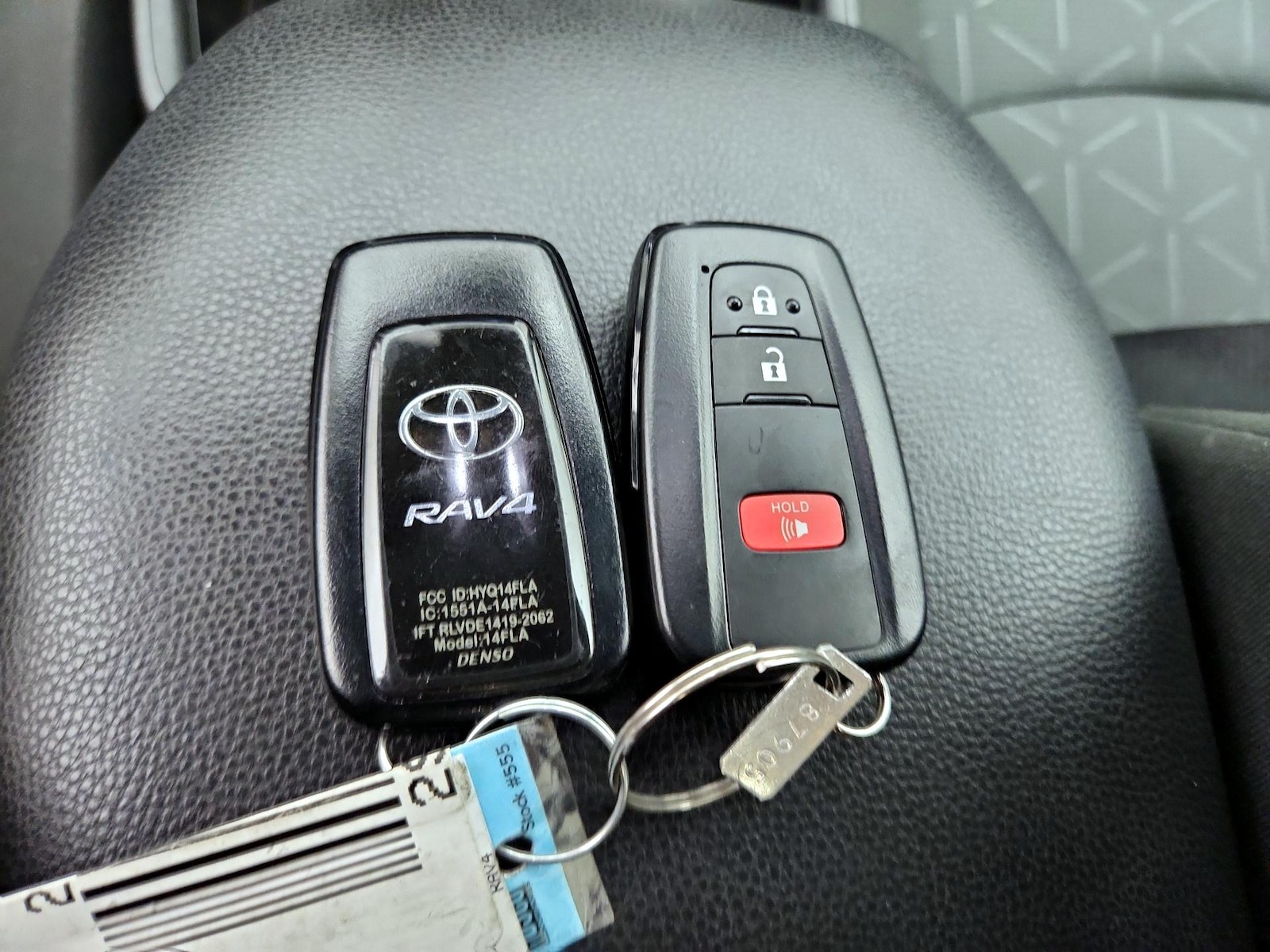 2022 Toyota RAV4 XLE - Photo 23