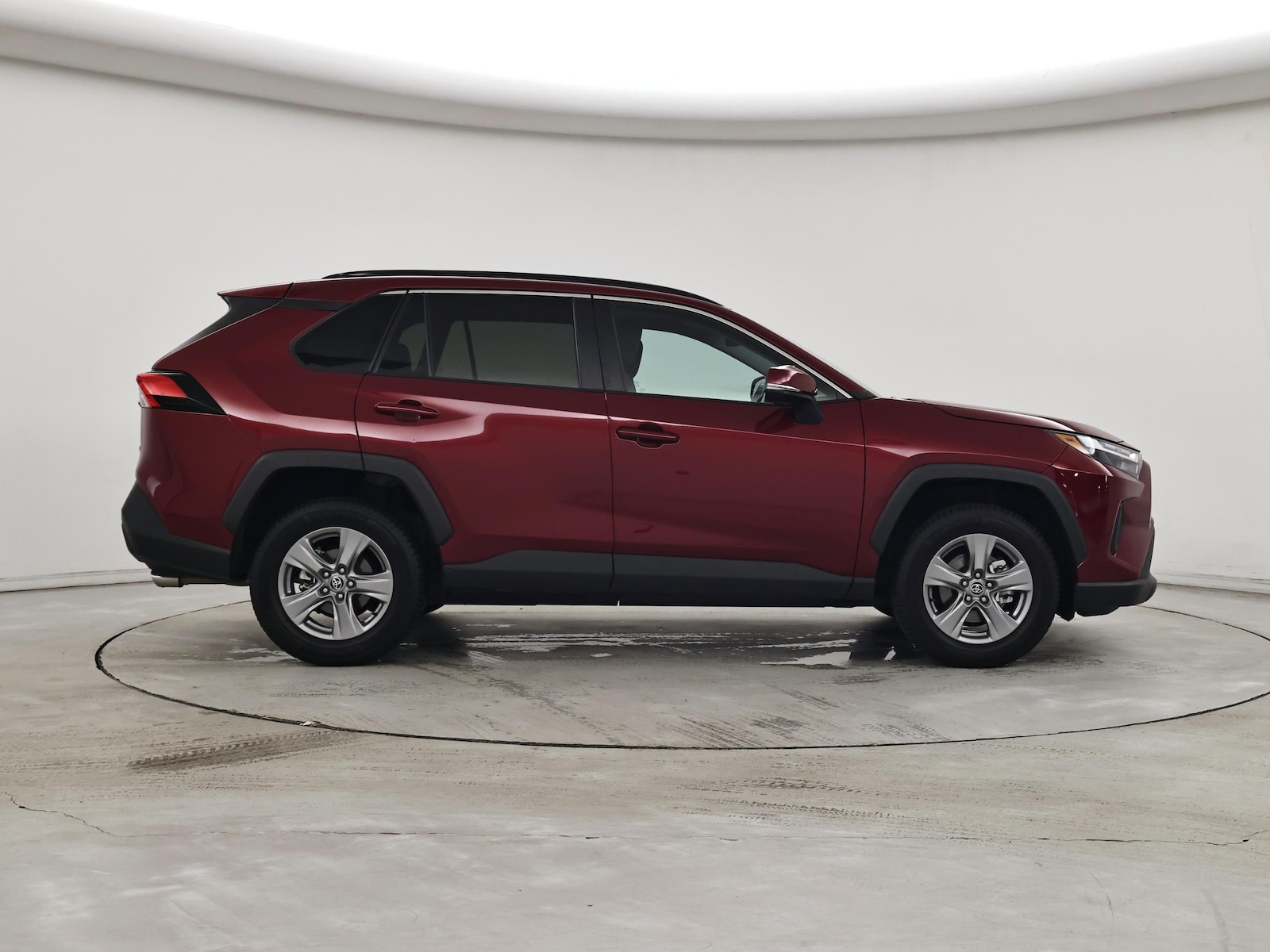 2022 Toyota RAV4 XLE - Photo 8
