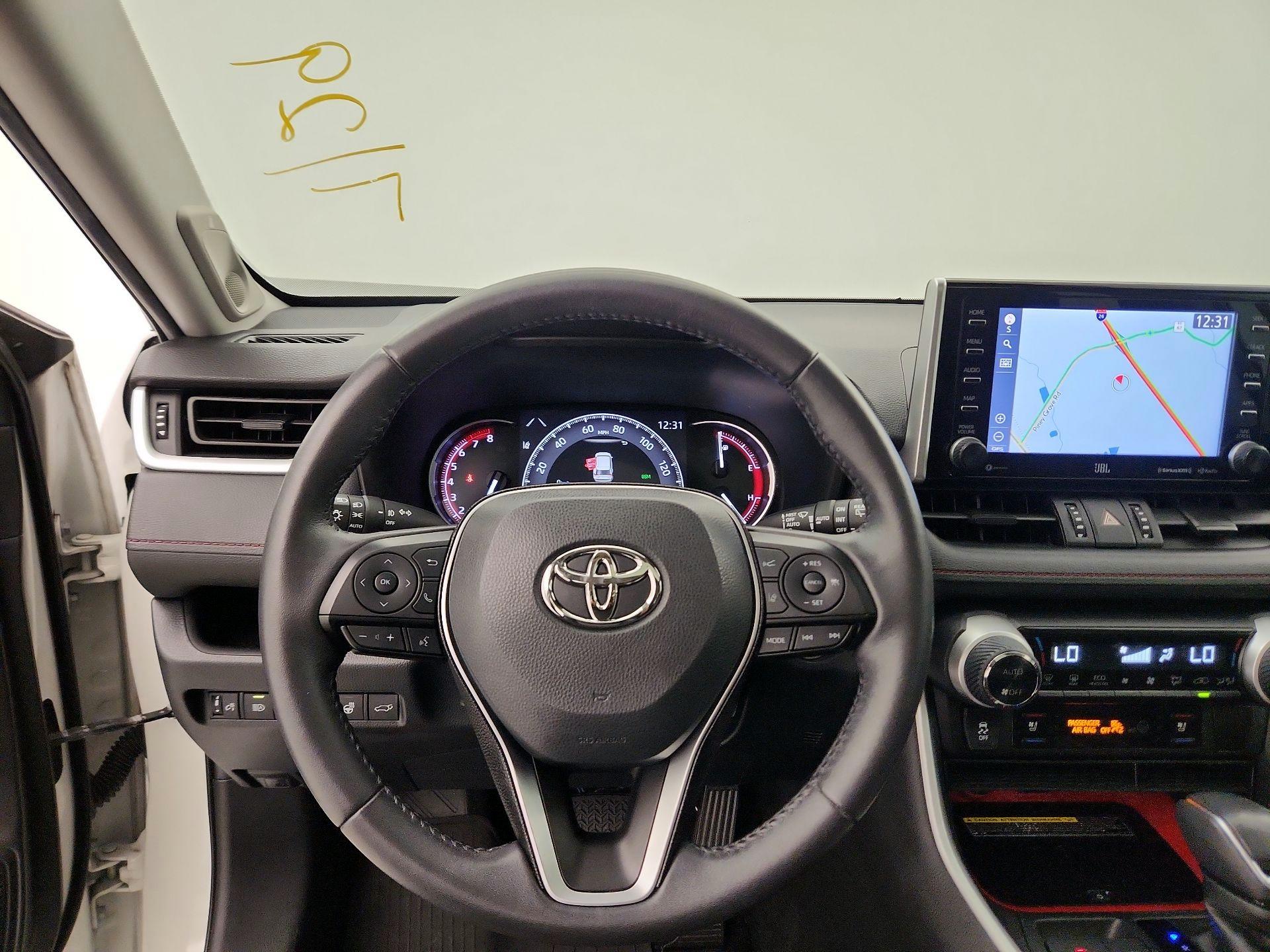 Thumbnail: 2020 Toyota RAV4 - 10
