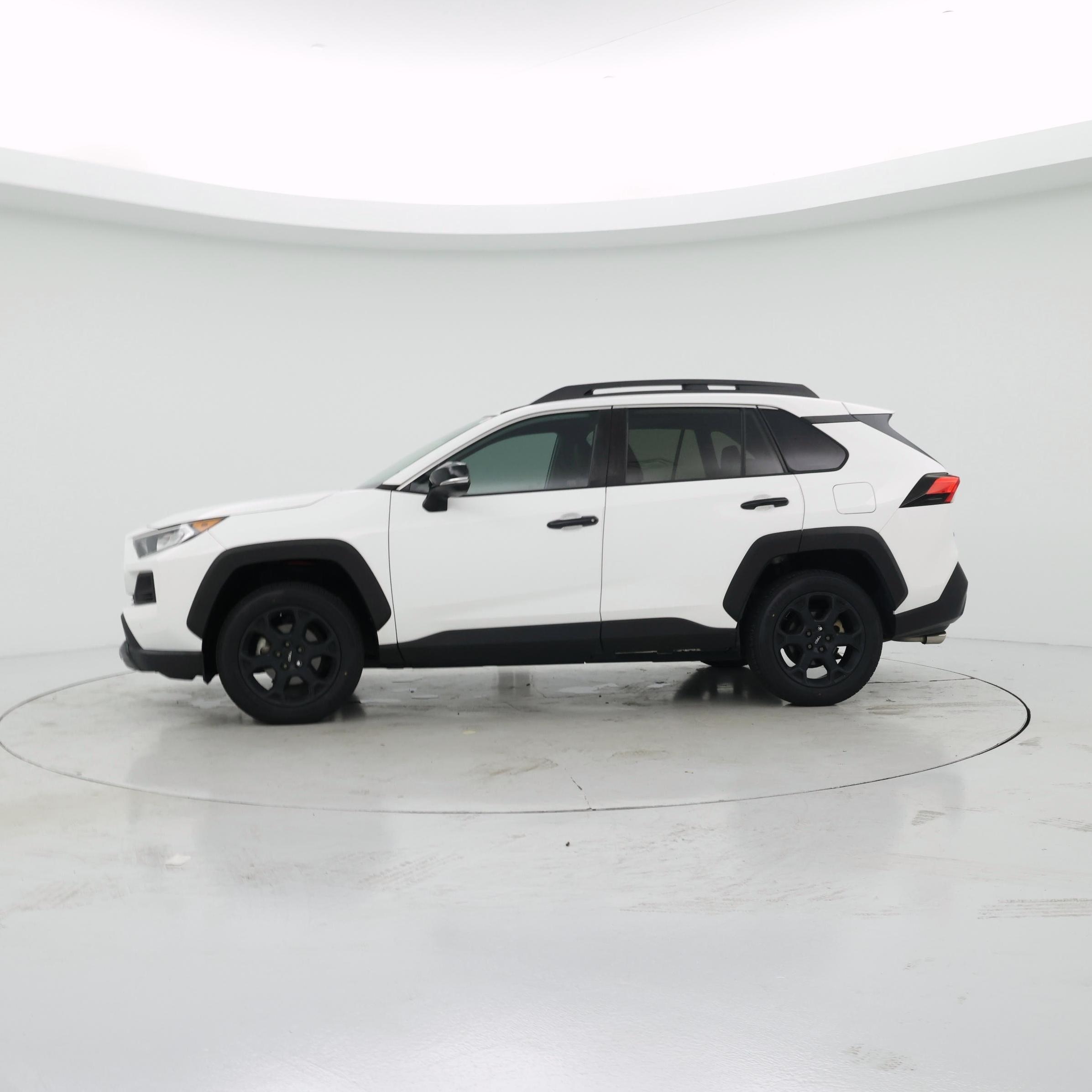 Thumbnail: 2020 Toyota RAV4 - 3