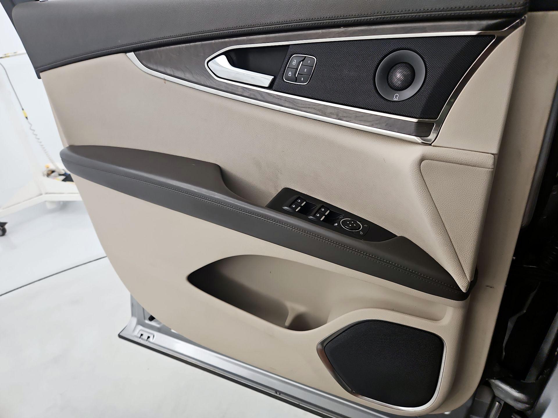 Thumbnail: 2020 Lincoln Nautilus - 12