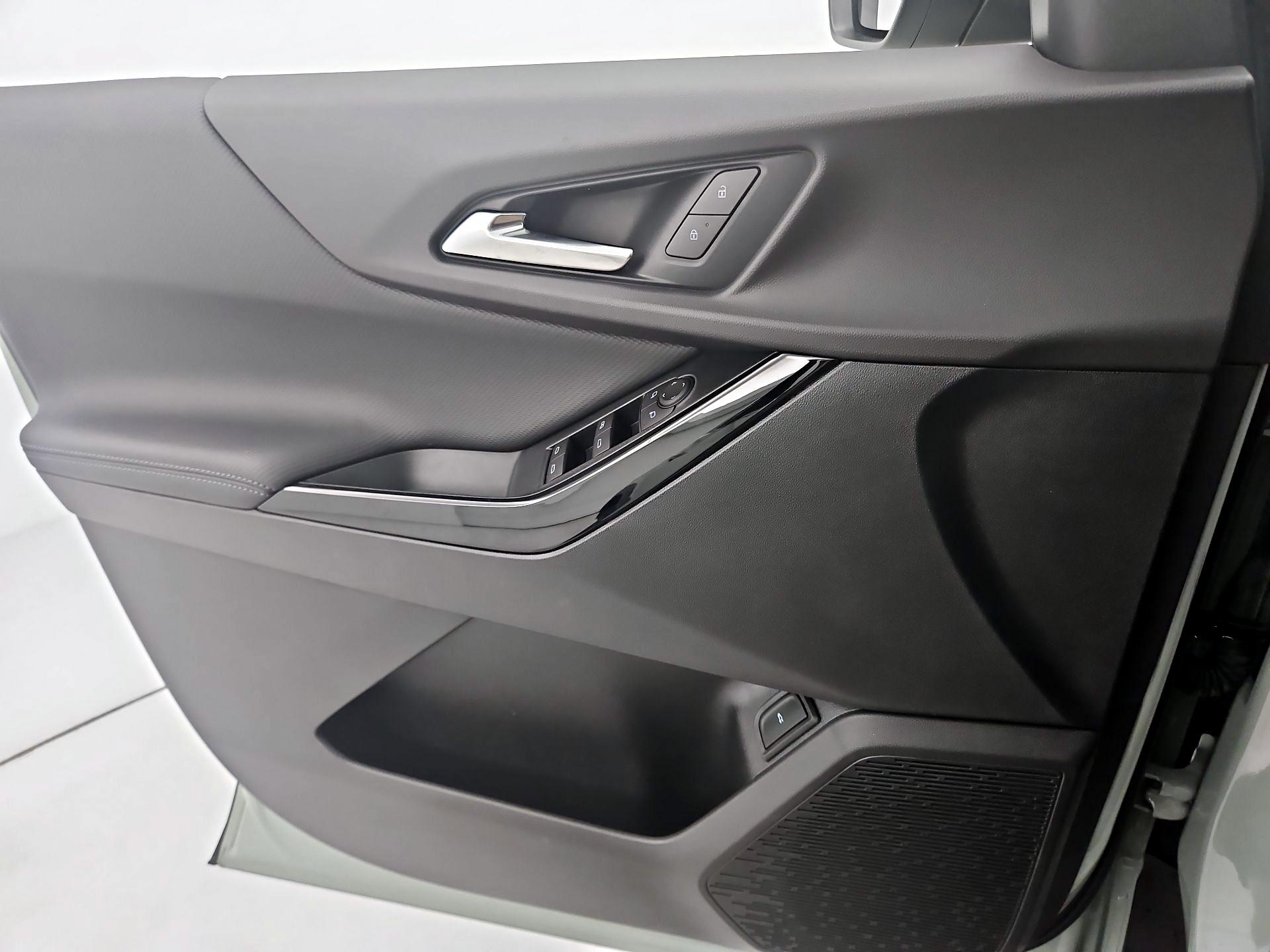 Thumbnail: 2026 Chevrolet Equinox - 12