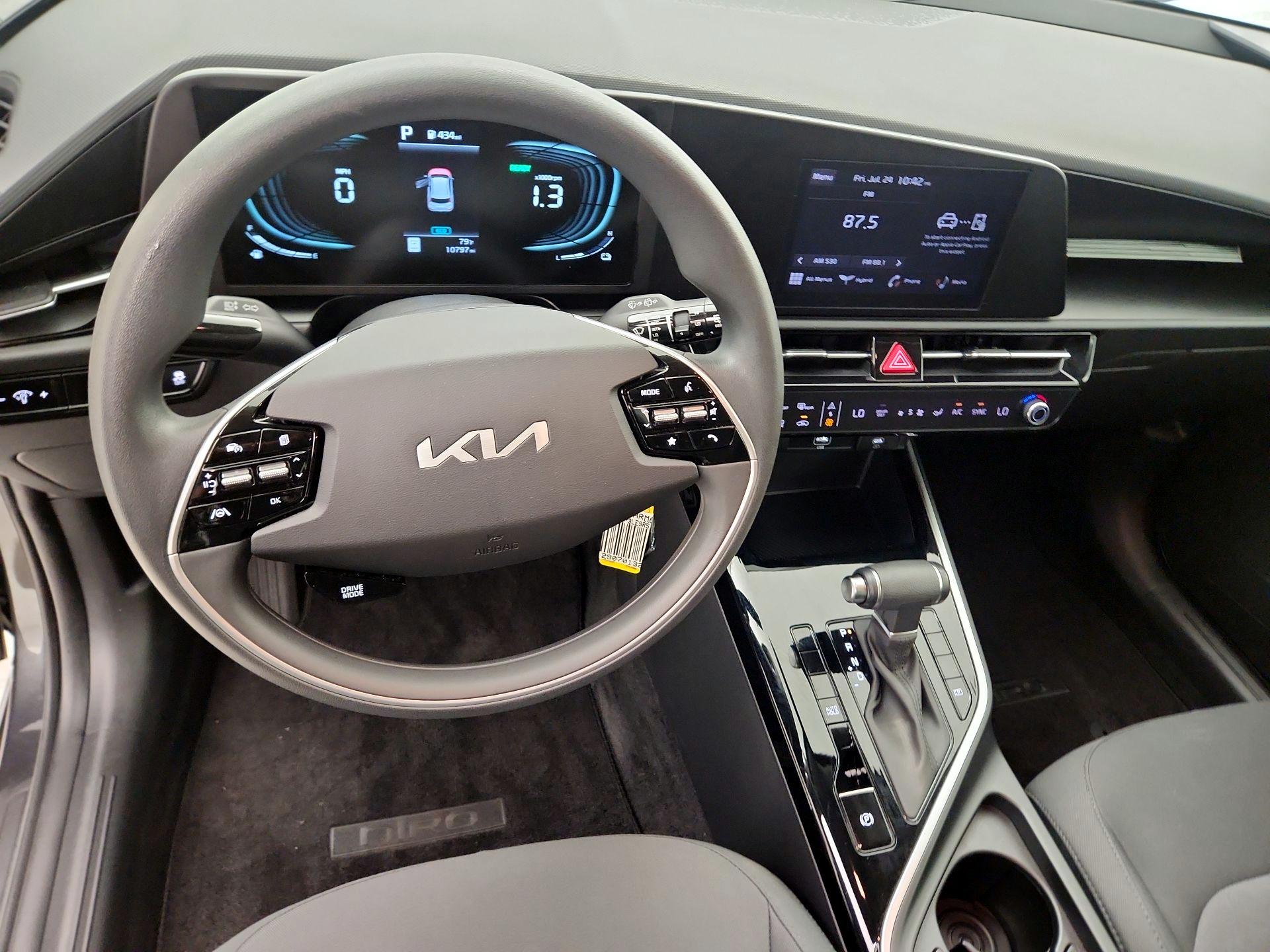 Thumbnail: 2024 Kia Niro - 9