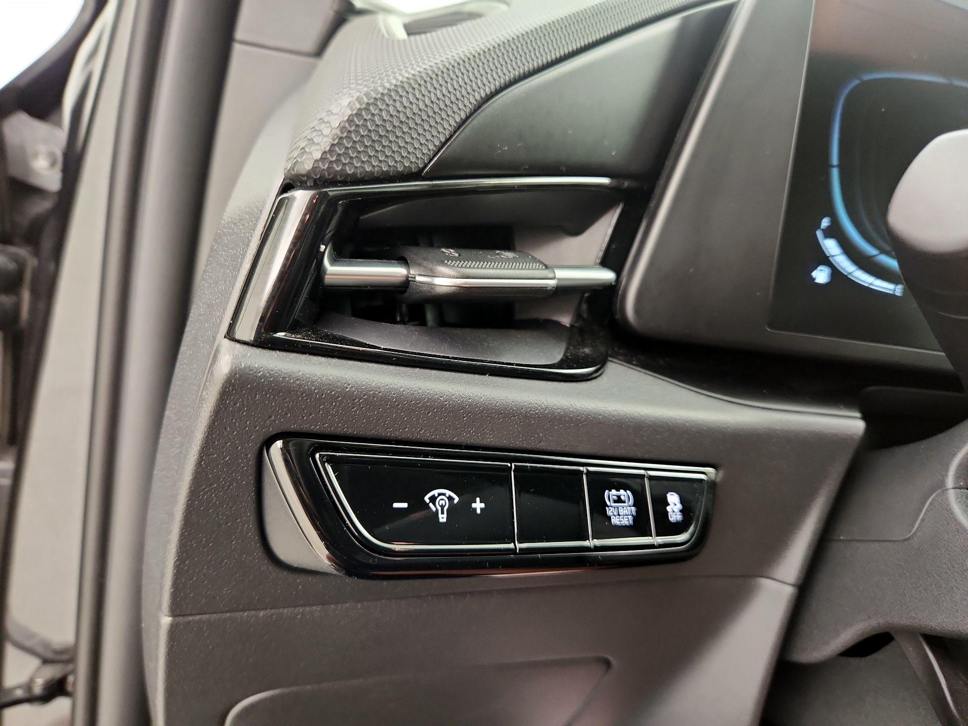Thumbnail: 2024 Kia Niro - 13