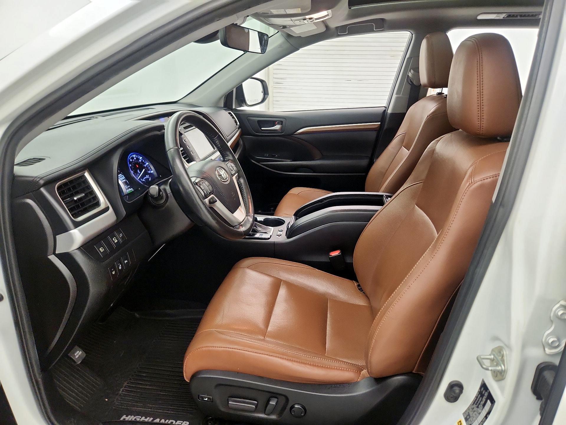 Thumbnail: 2019 Toyota Highlander - 11