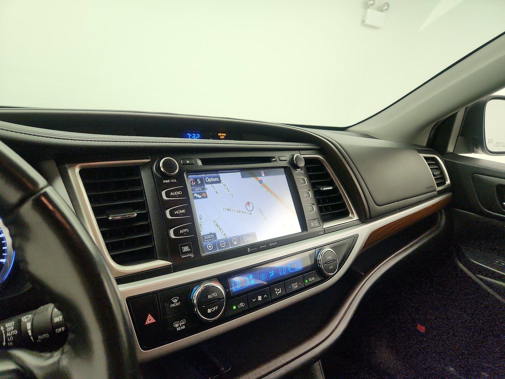 Thumbnail: 2019 Toyota Highlander - 14