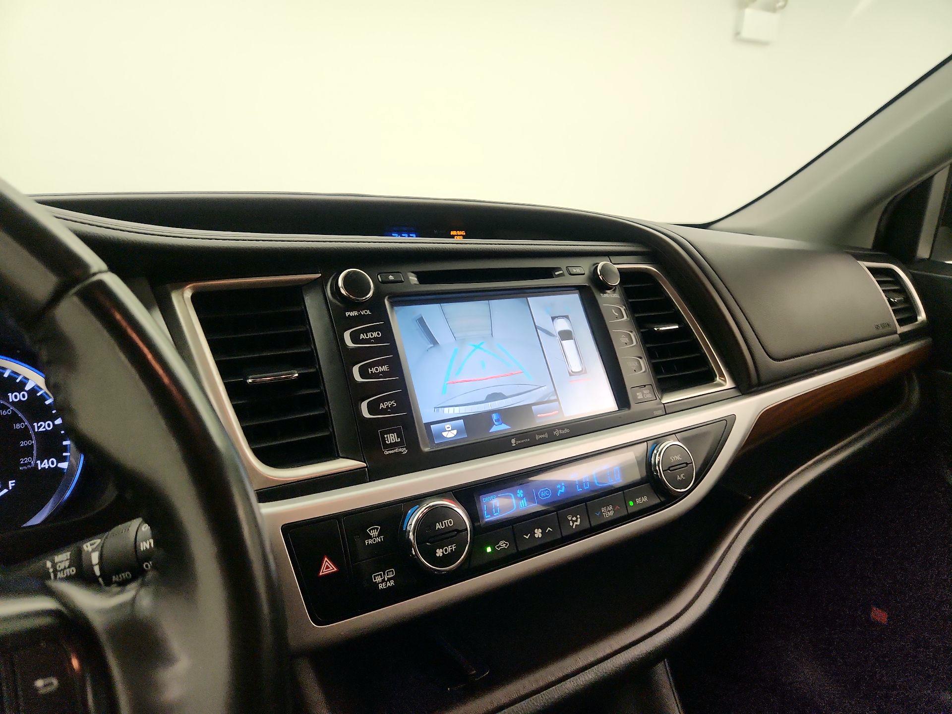 Thumbnail: 2019 Toyota Highlander - 15