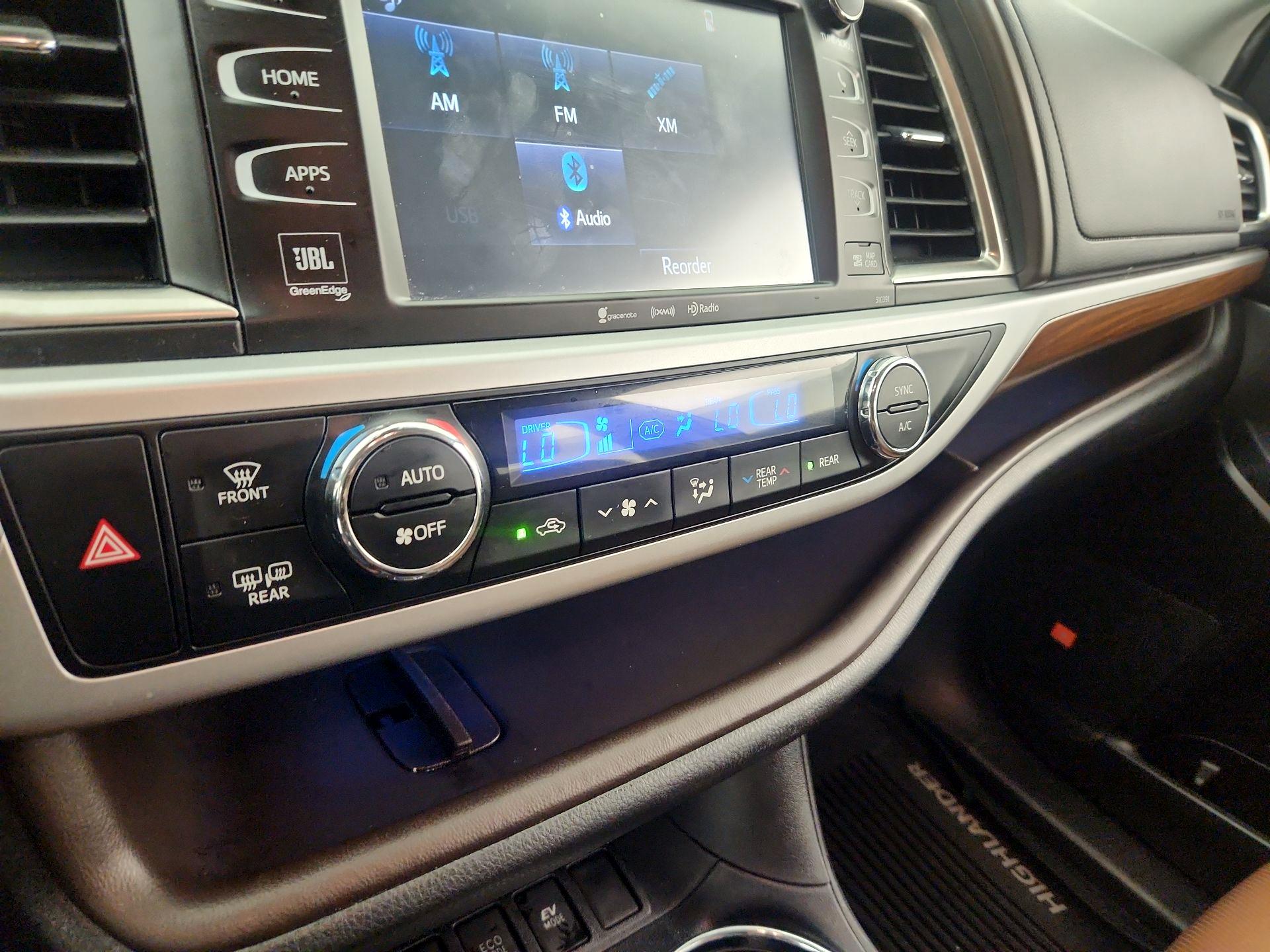 Thumbnail: 2019 Toyota Highlander - 17