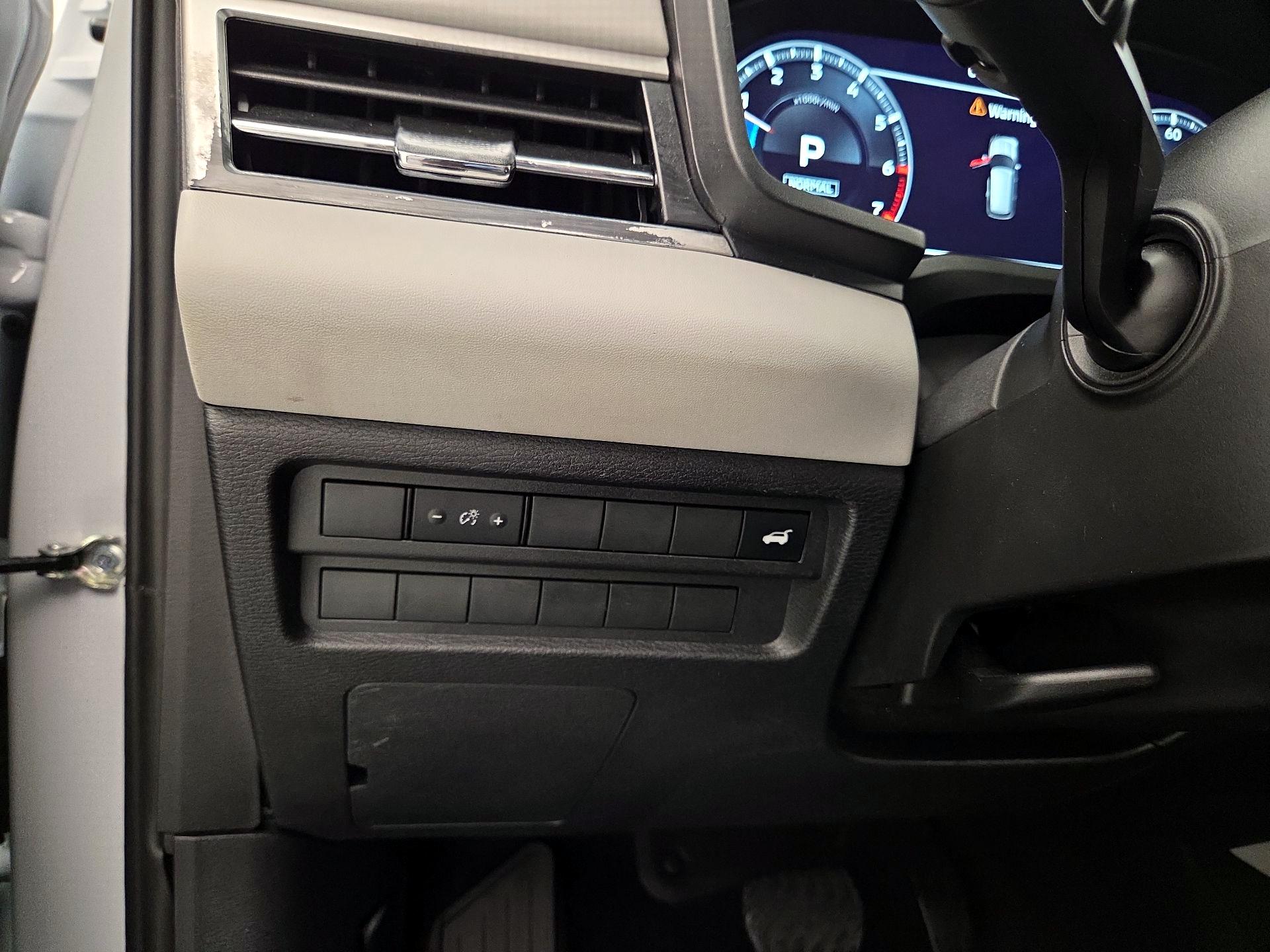 Thumbnail: 2024 Mitsubishi Outlander - 13