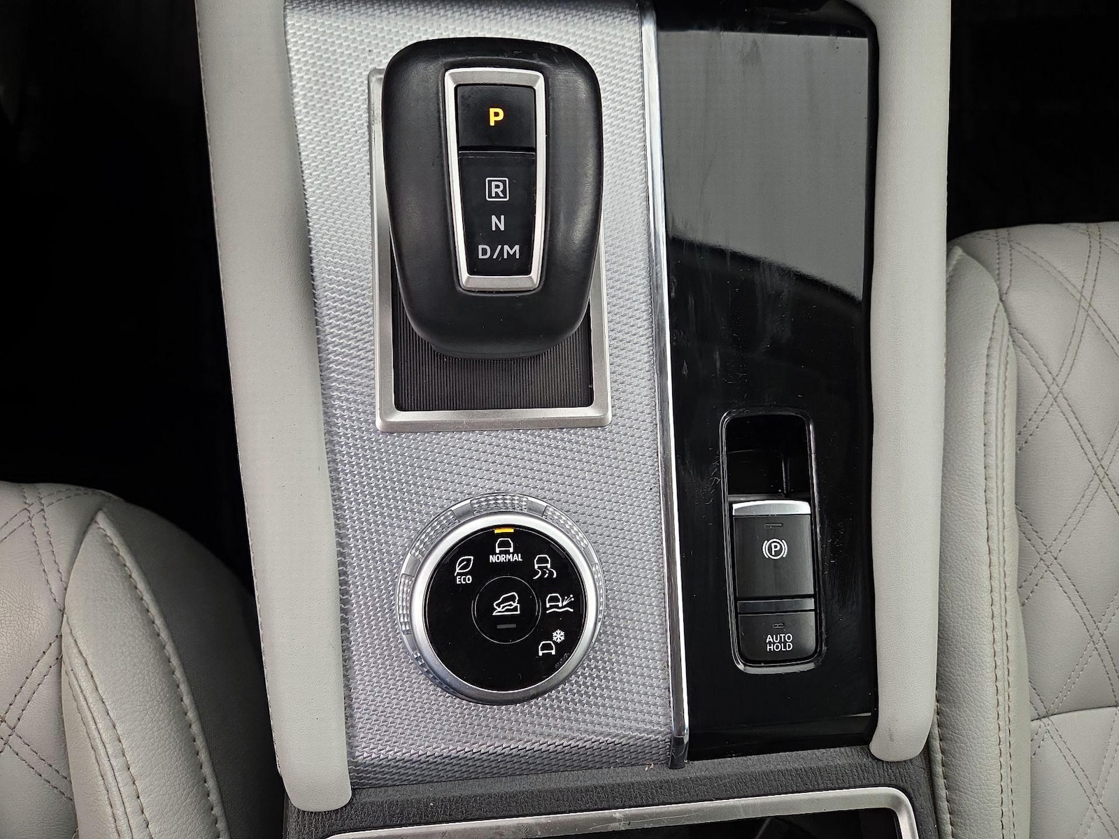 2024 Mitsubishi Outlander SEL - Photo 18