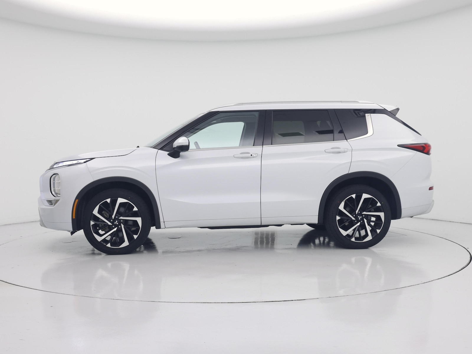 2024 Mitsubishi Outlander SEL - Photo 4