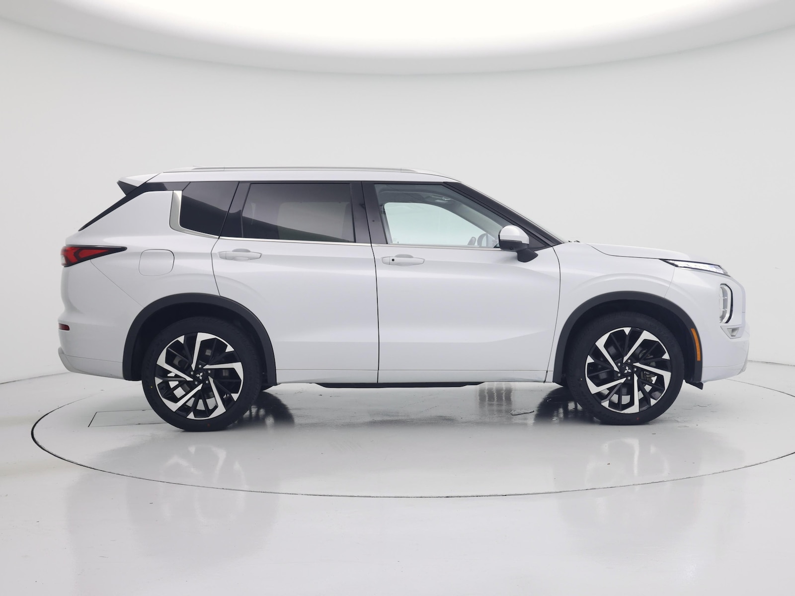 2024 Mitsubishi Outlander SEL - Photo 8
