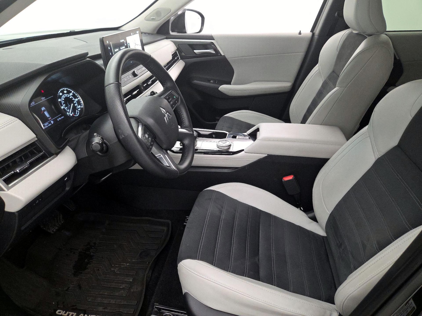 2025 Mitsubishi Outlander SE - Photo 12