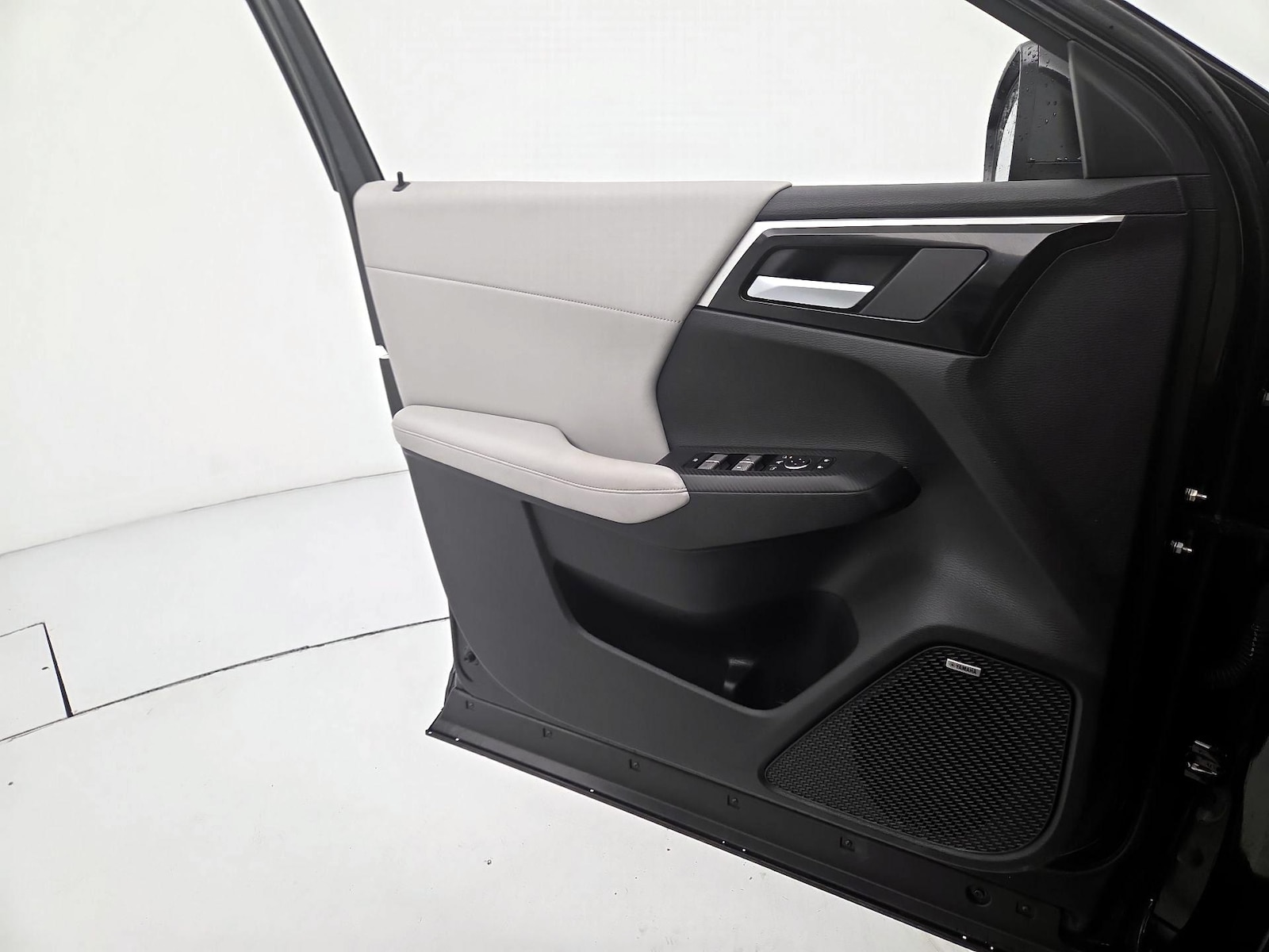 2025 Mitsubishi Outlander SE - Photo 13