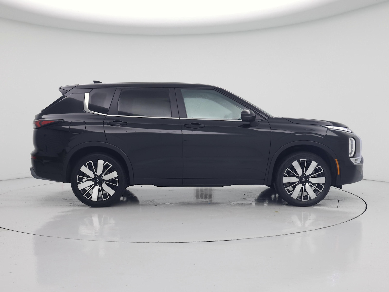 2025 Mitsubishi Outlander SE - Photo 8
