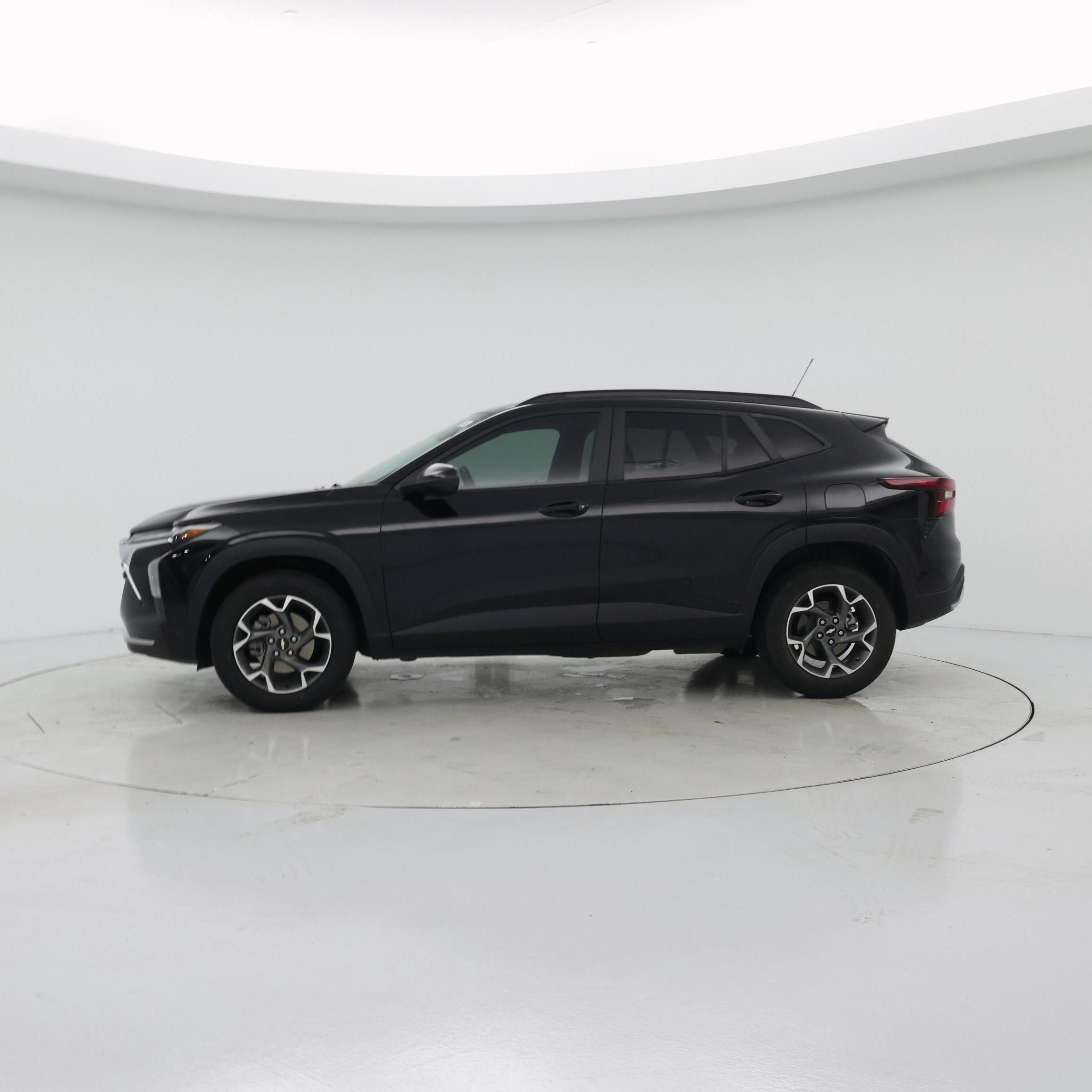 Thumbnail: 2024 Chevrolet Trax - 3