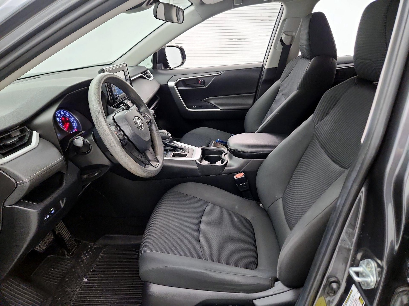2020 Toyota RAV4 LE - Photo 12
