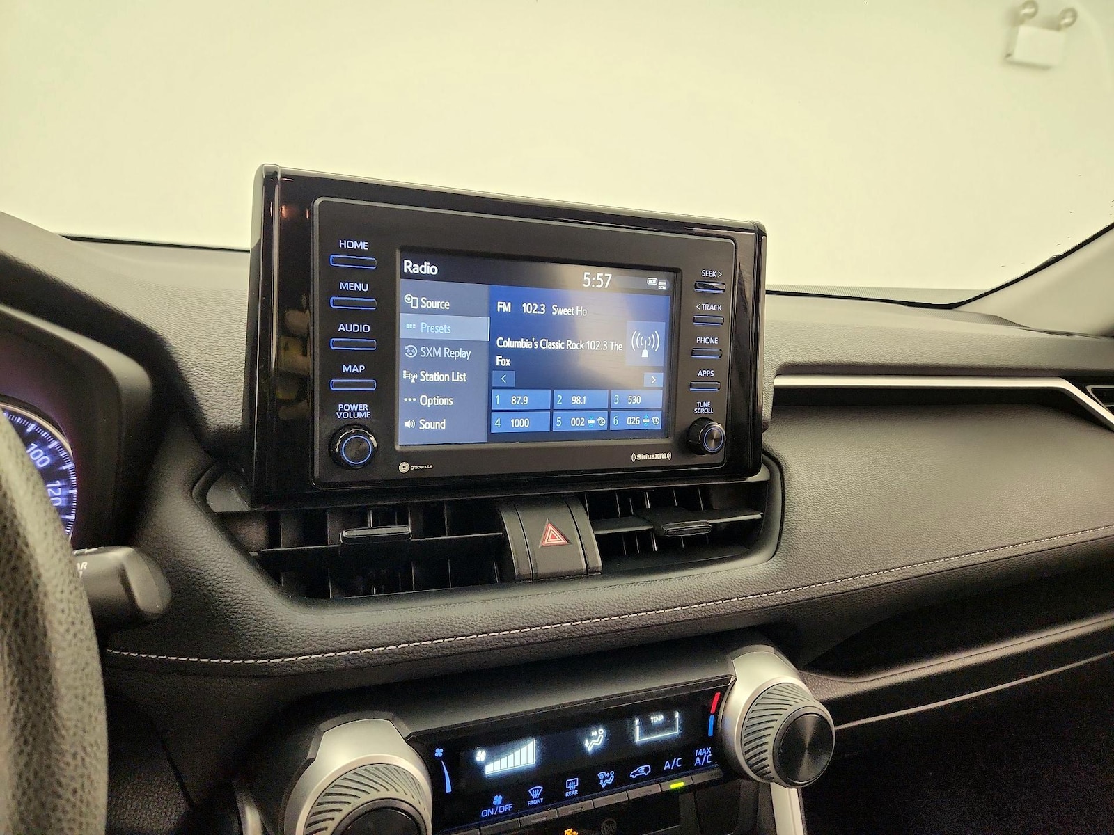 2020 Toyota RAV4 LE - Photo 16