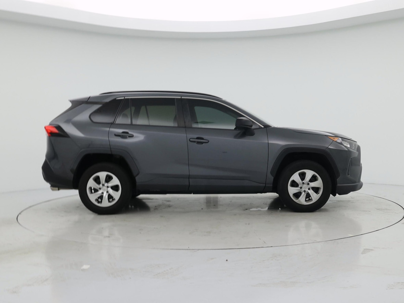 2020 Toyota RAV4 LE - Photo 8