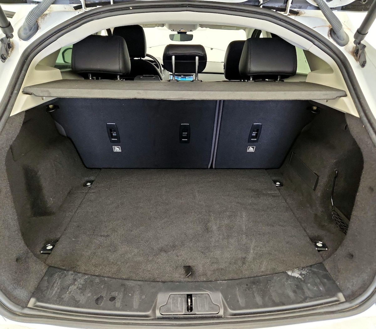 Trunk/Cargo (Seats Up)