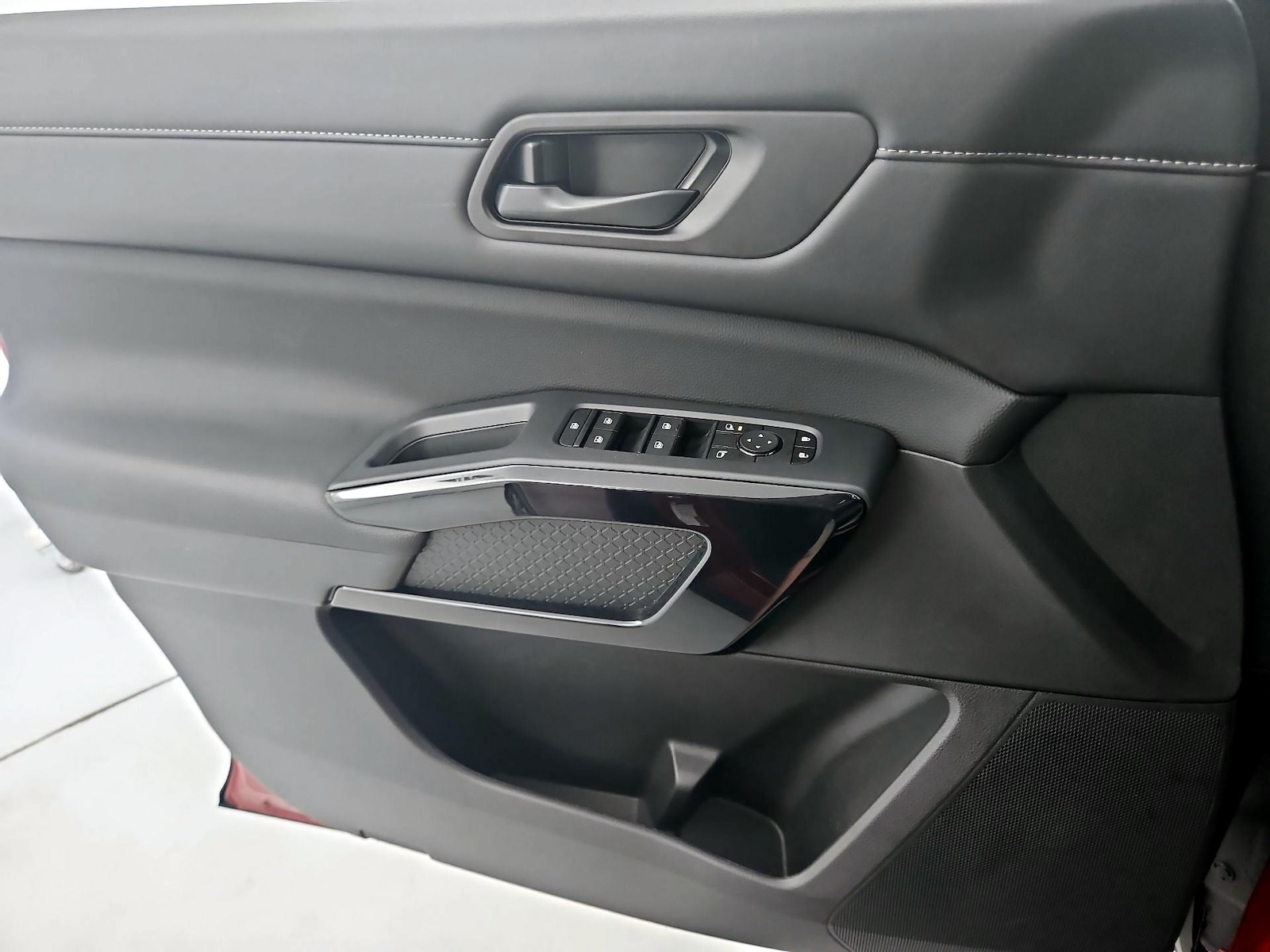 2026 Nissan Pathfinder SV - Photo 13