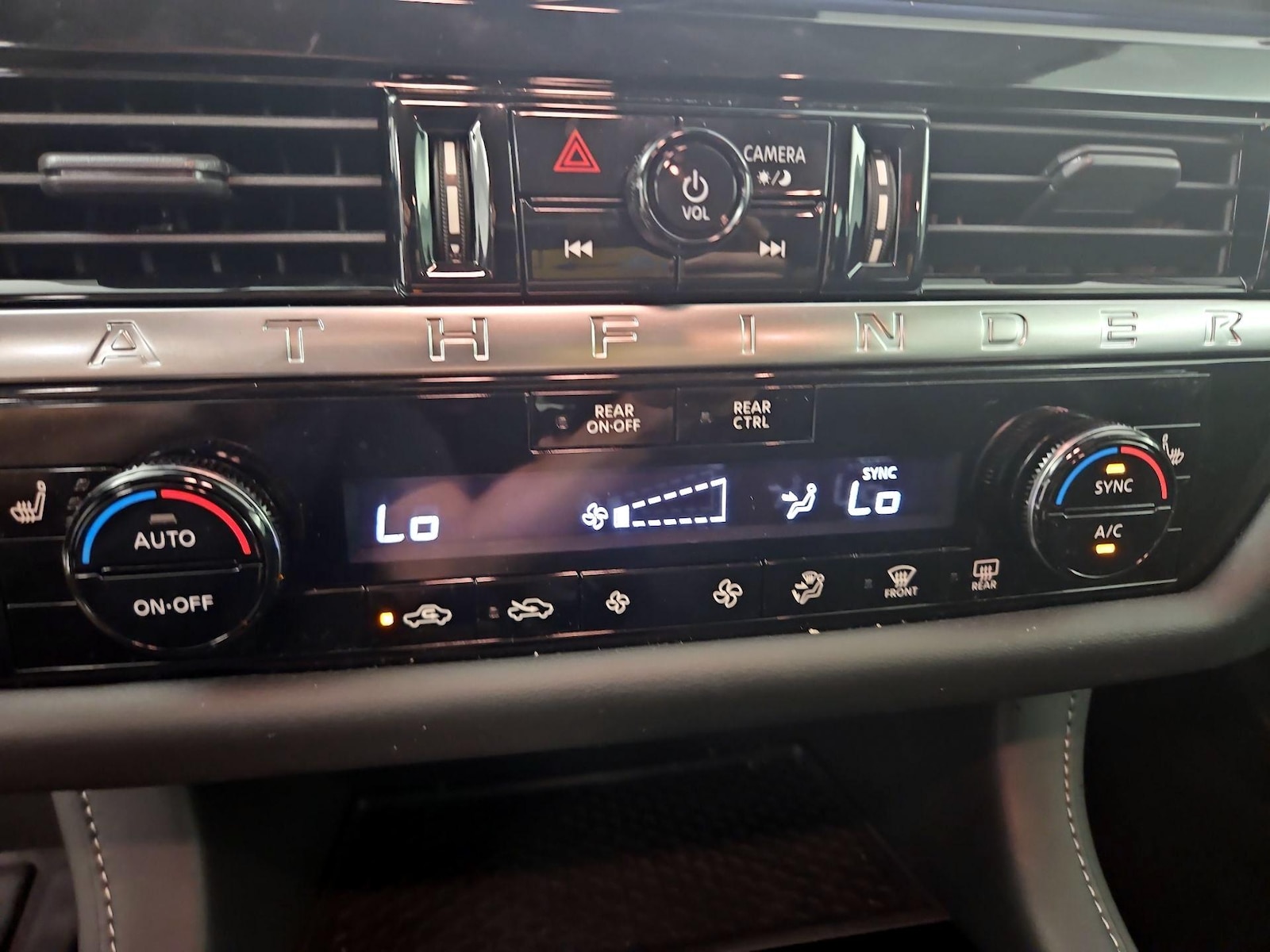 2026 Nissan Pathfinder SV - Photo 17