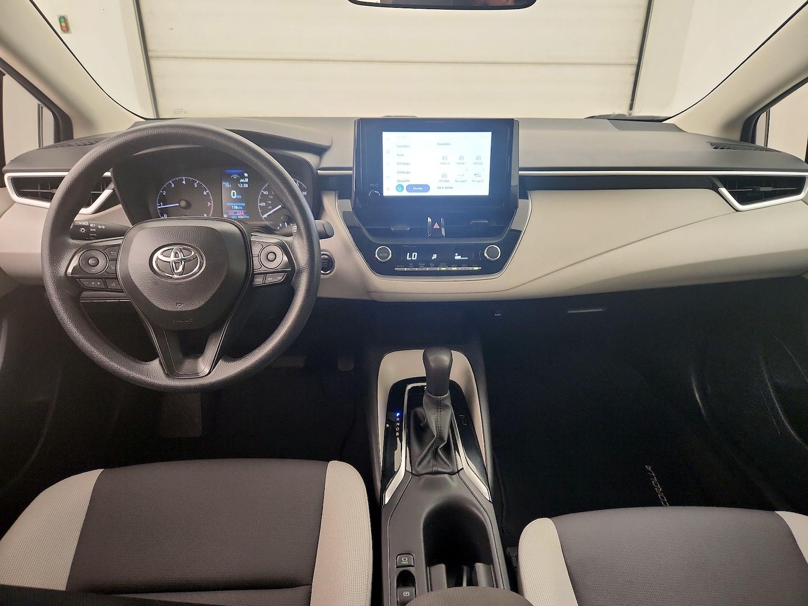 2025 Toyota Corolla LE - Photo 10