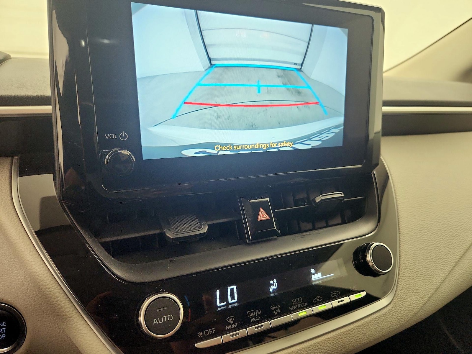 2025 Toyota Corolla LE - Photo 15