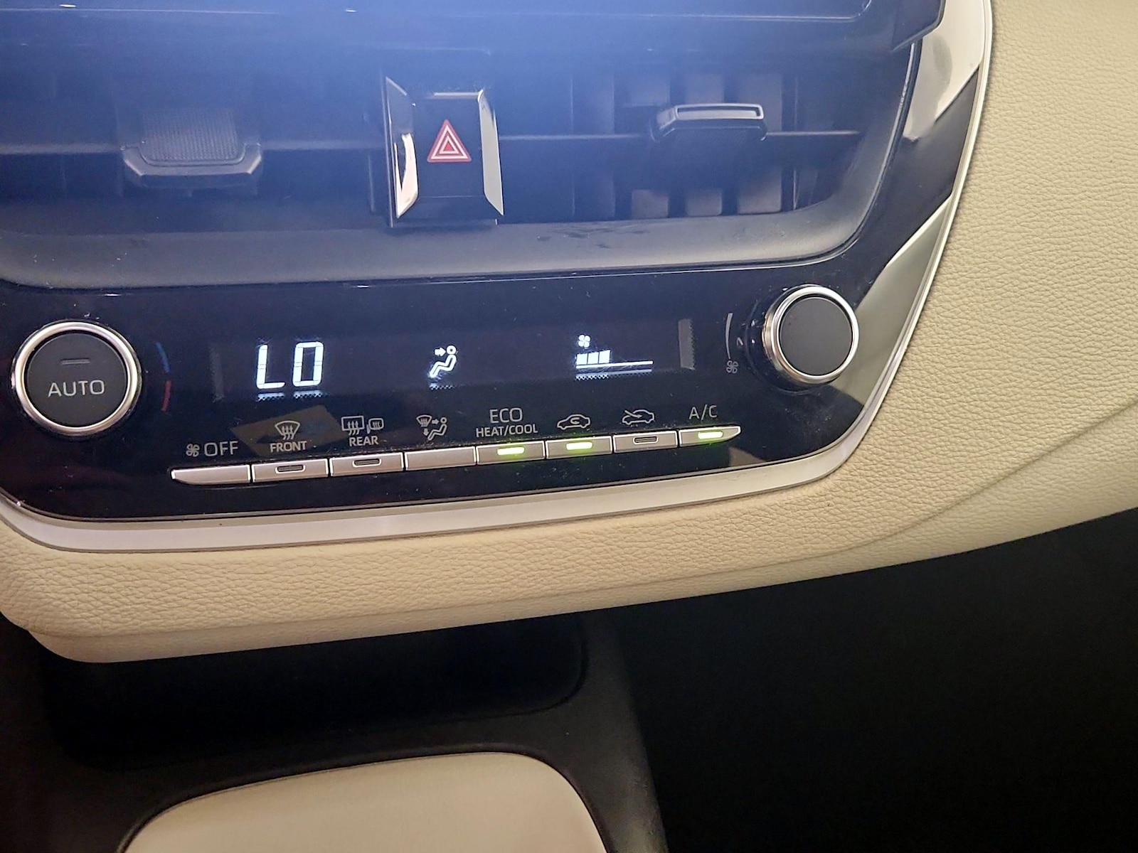 2025 Toyota Corolla LE - Photo 17